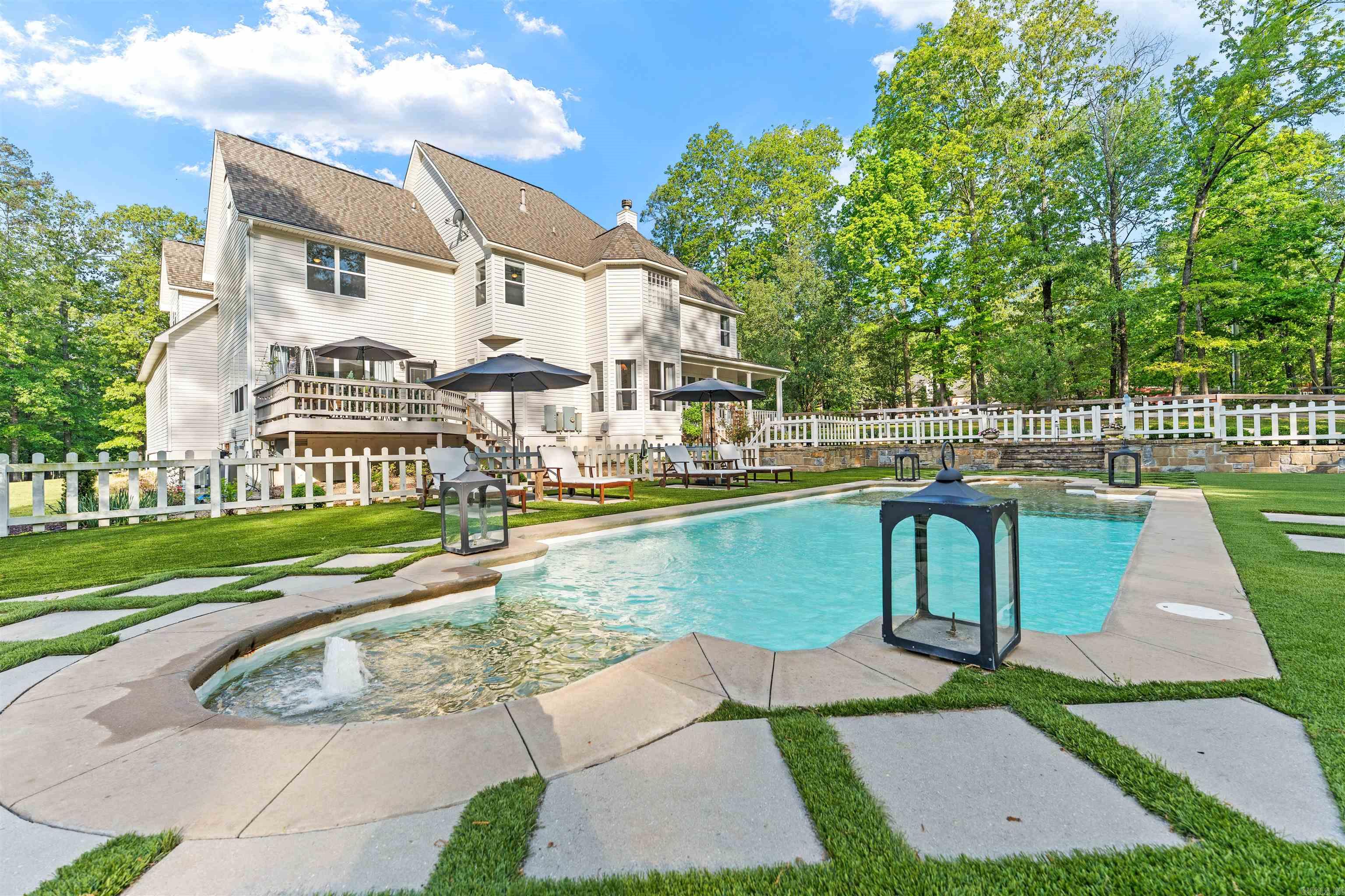 1079 Hillsboro Cir