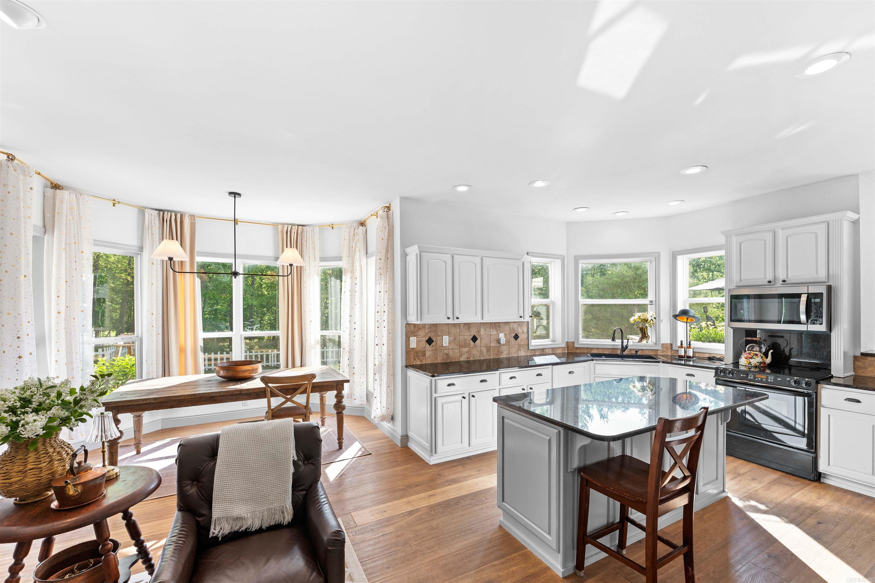 1079 Hillsboro Cir