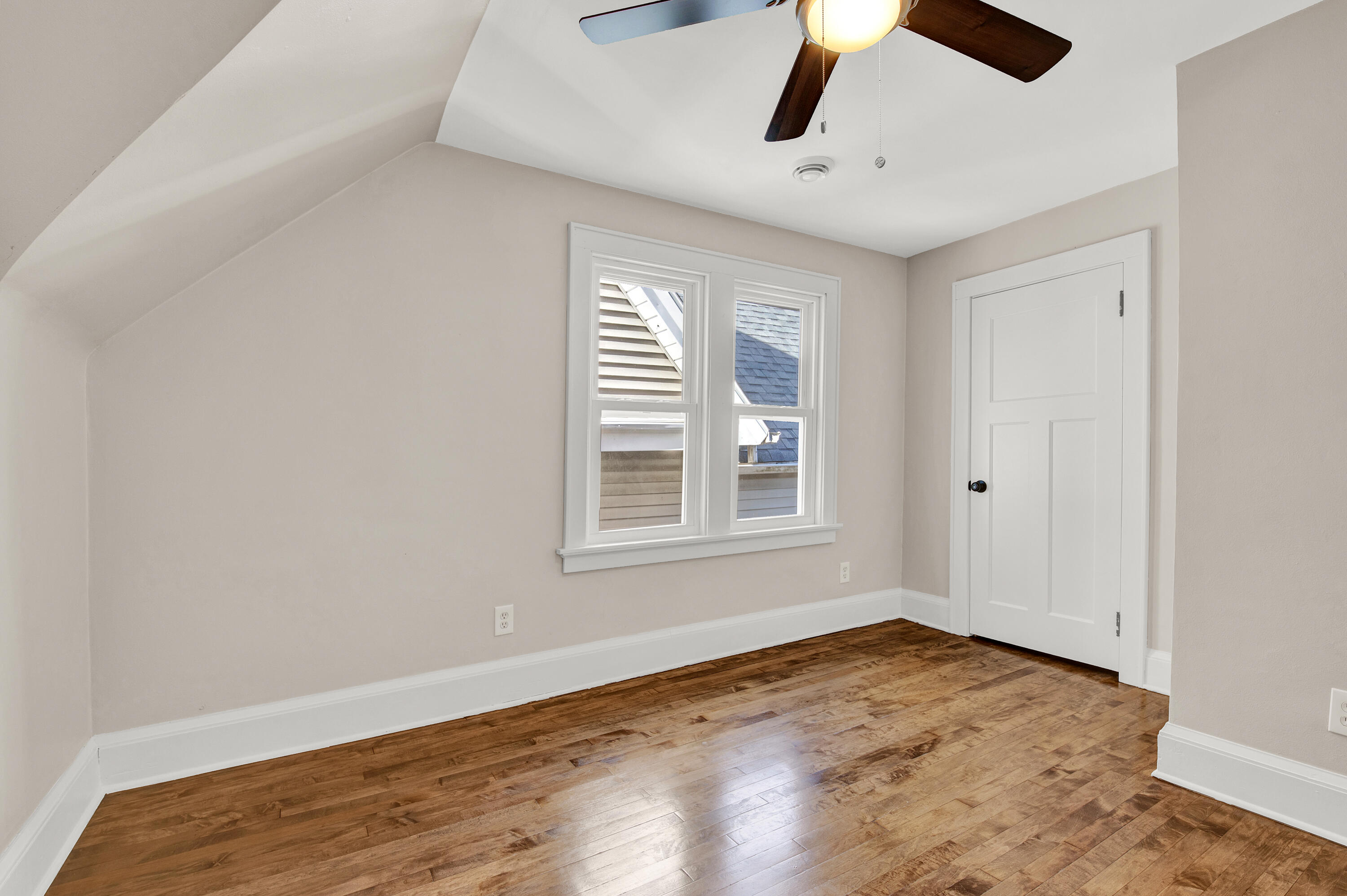 3855 E Pulaski Ave