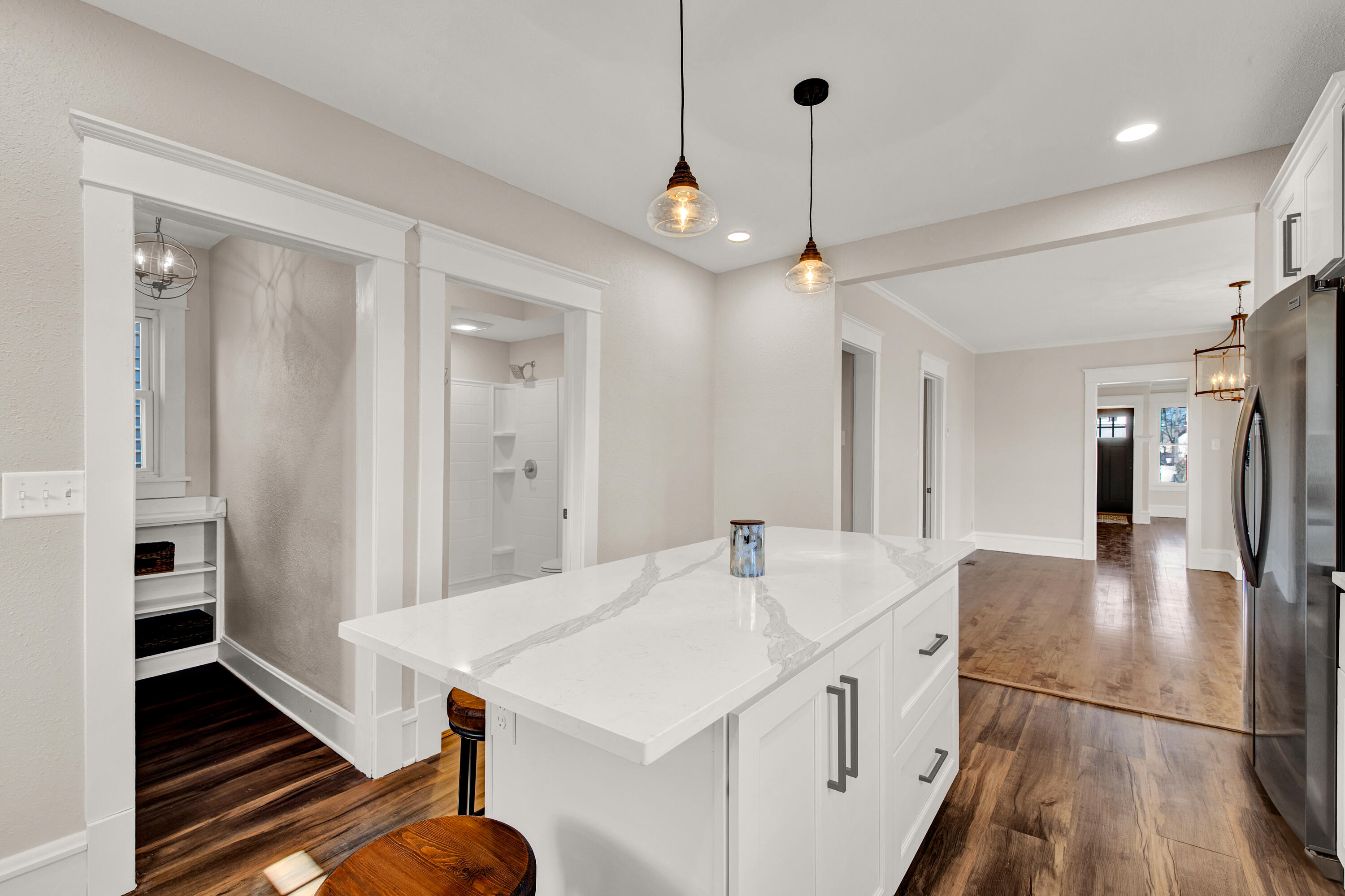 3855 E Pulaski Ave
