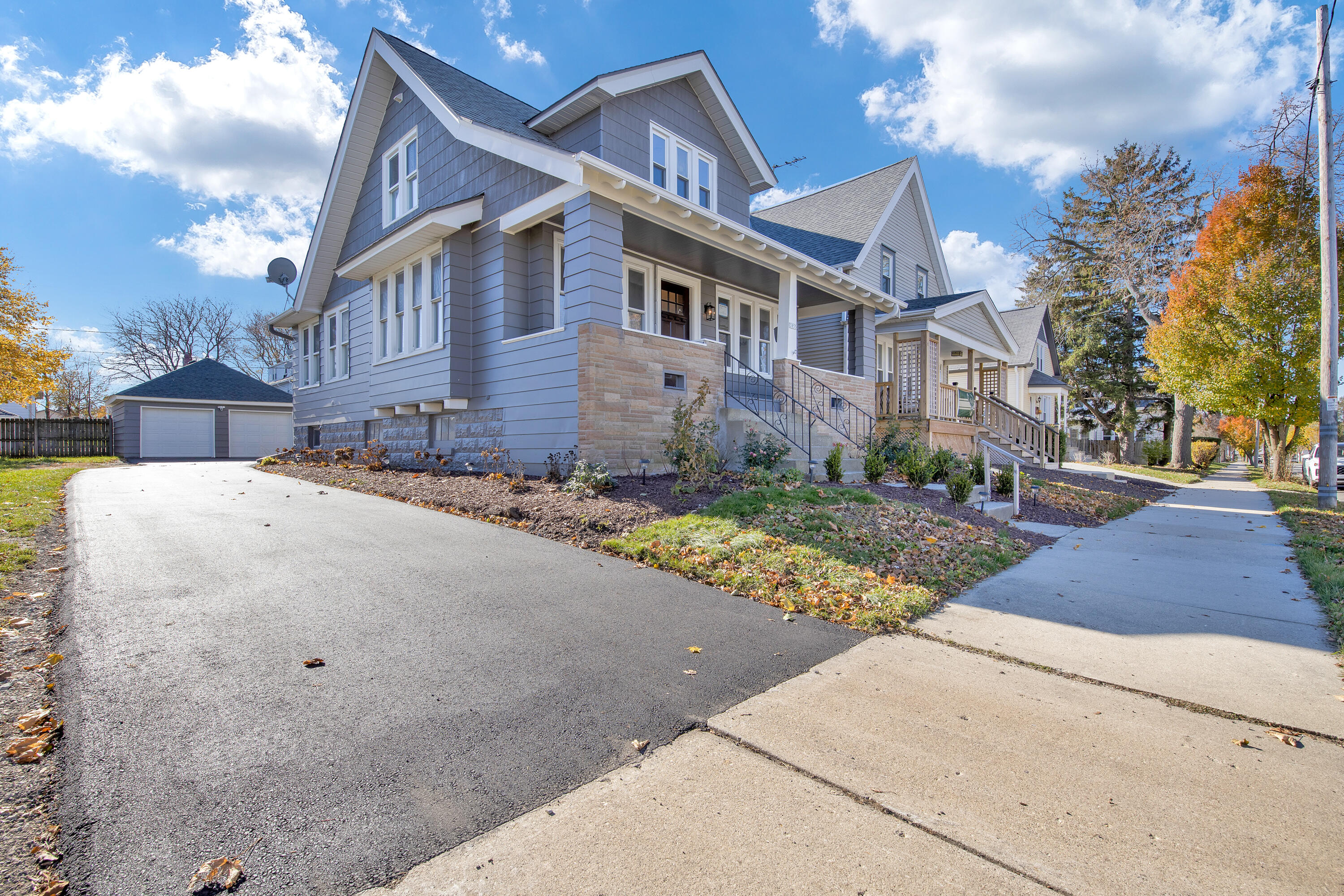 3855 E Pulaski Ave