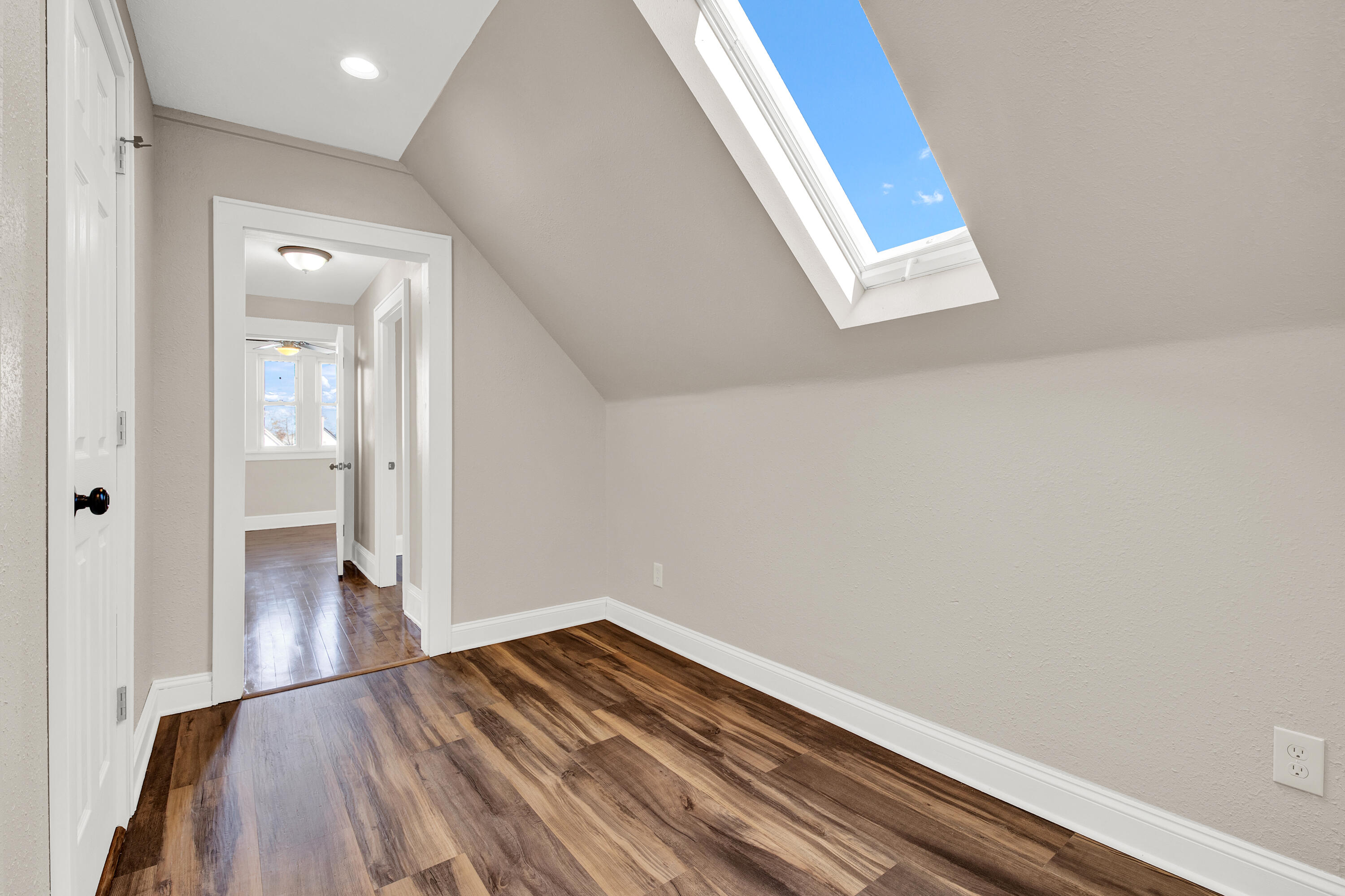3855 E Pulaski Ave