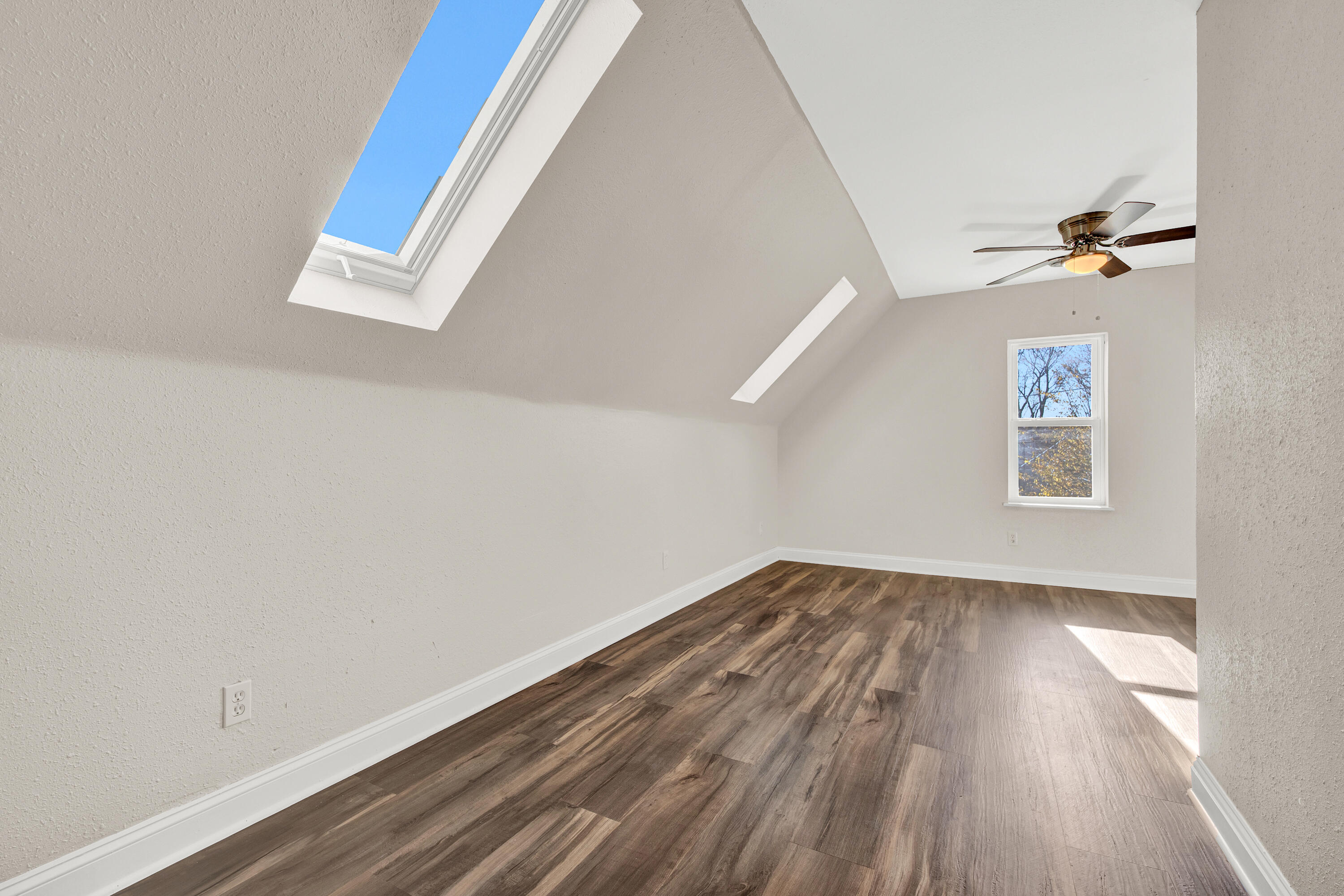 3855 E Pulaski Ave