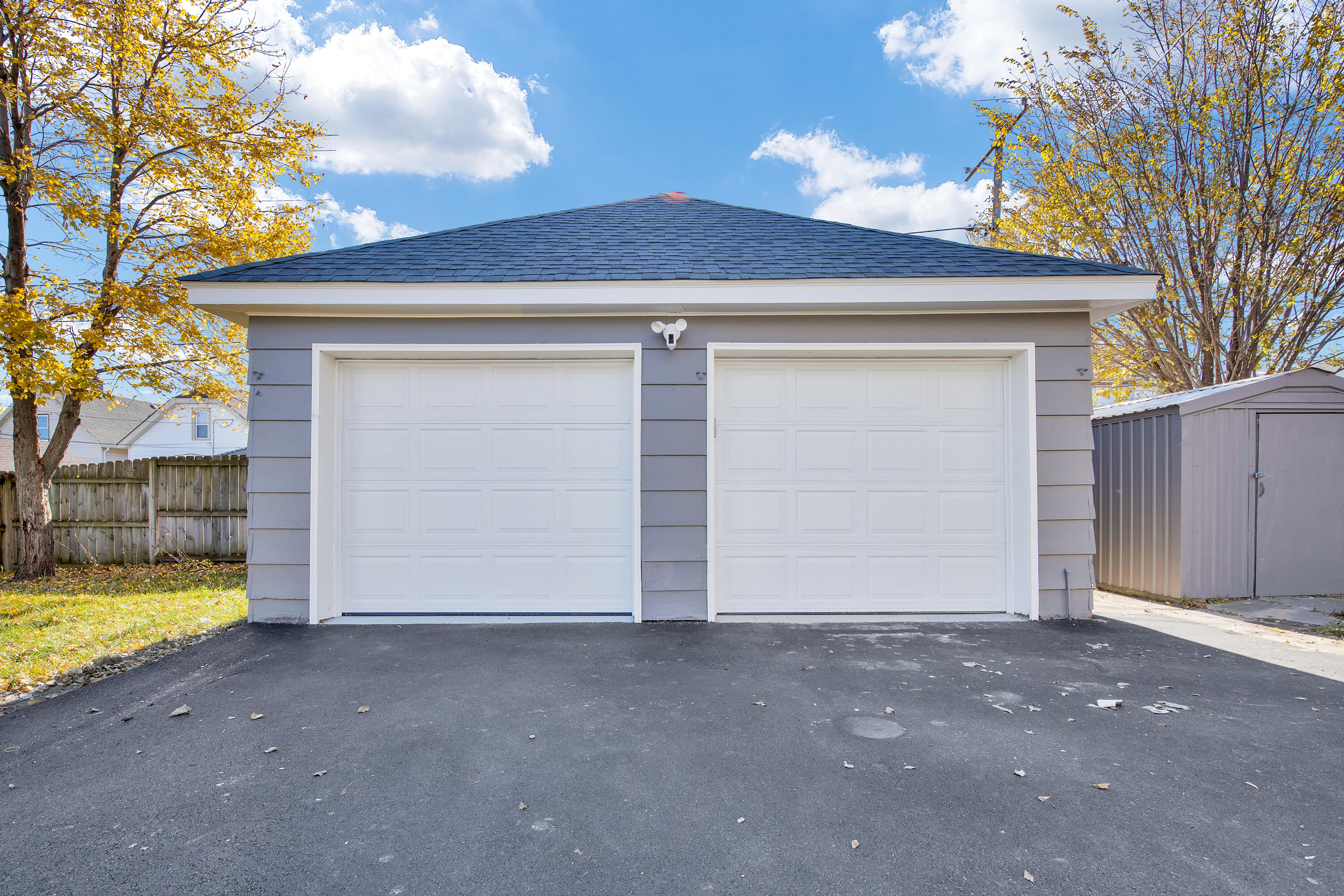 3855 E Pulaski Ave