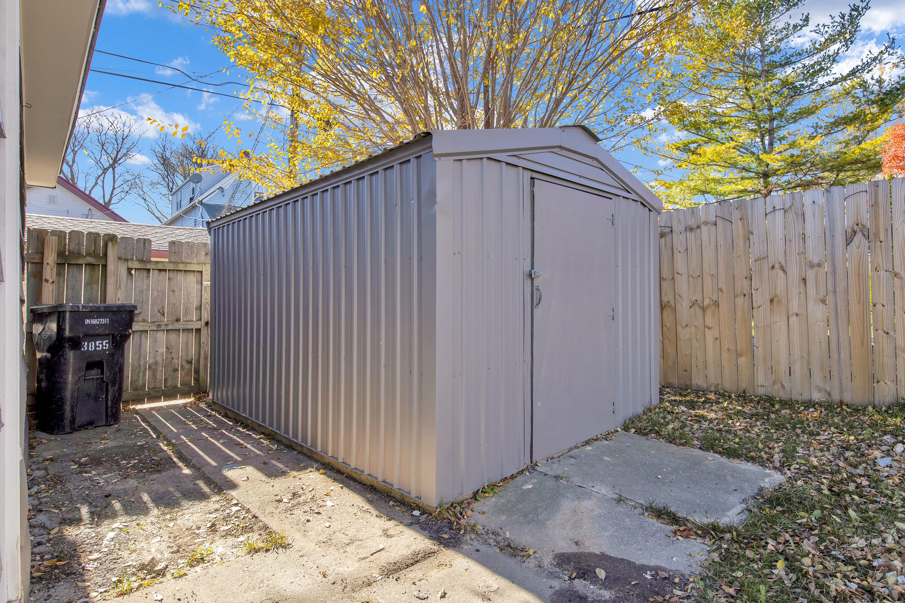 3855 E Pulaski Ave