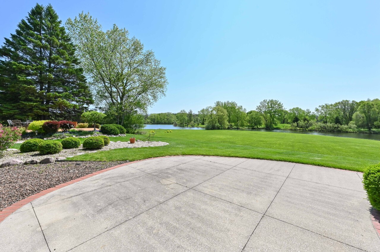 East Mequon Condo located near Golf Course