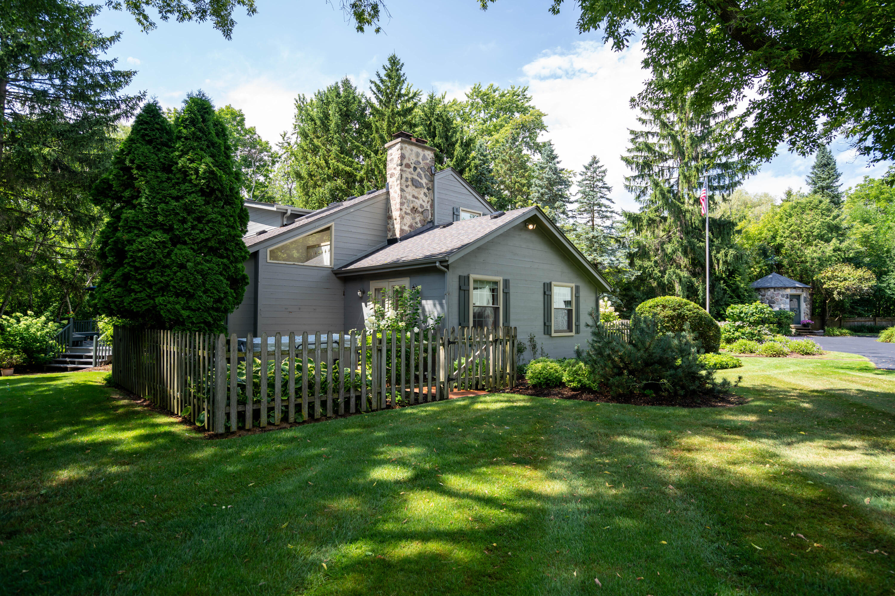 425 W Appletree Ct
