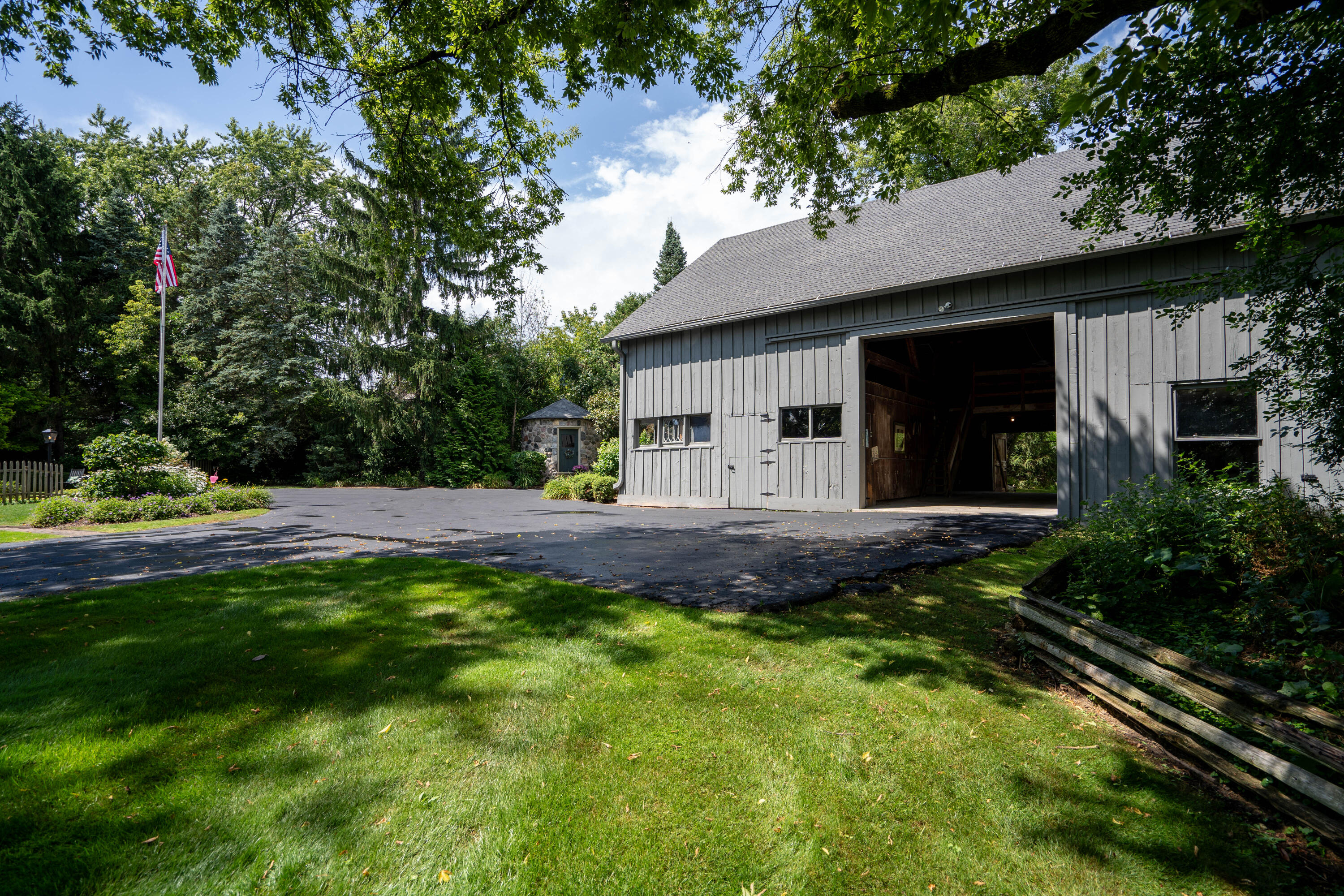 425 W Appletree Ct