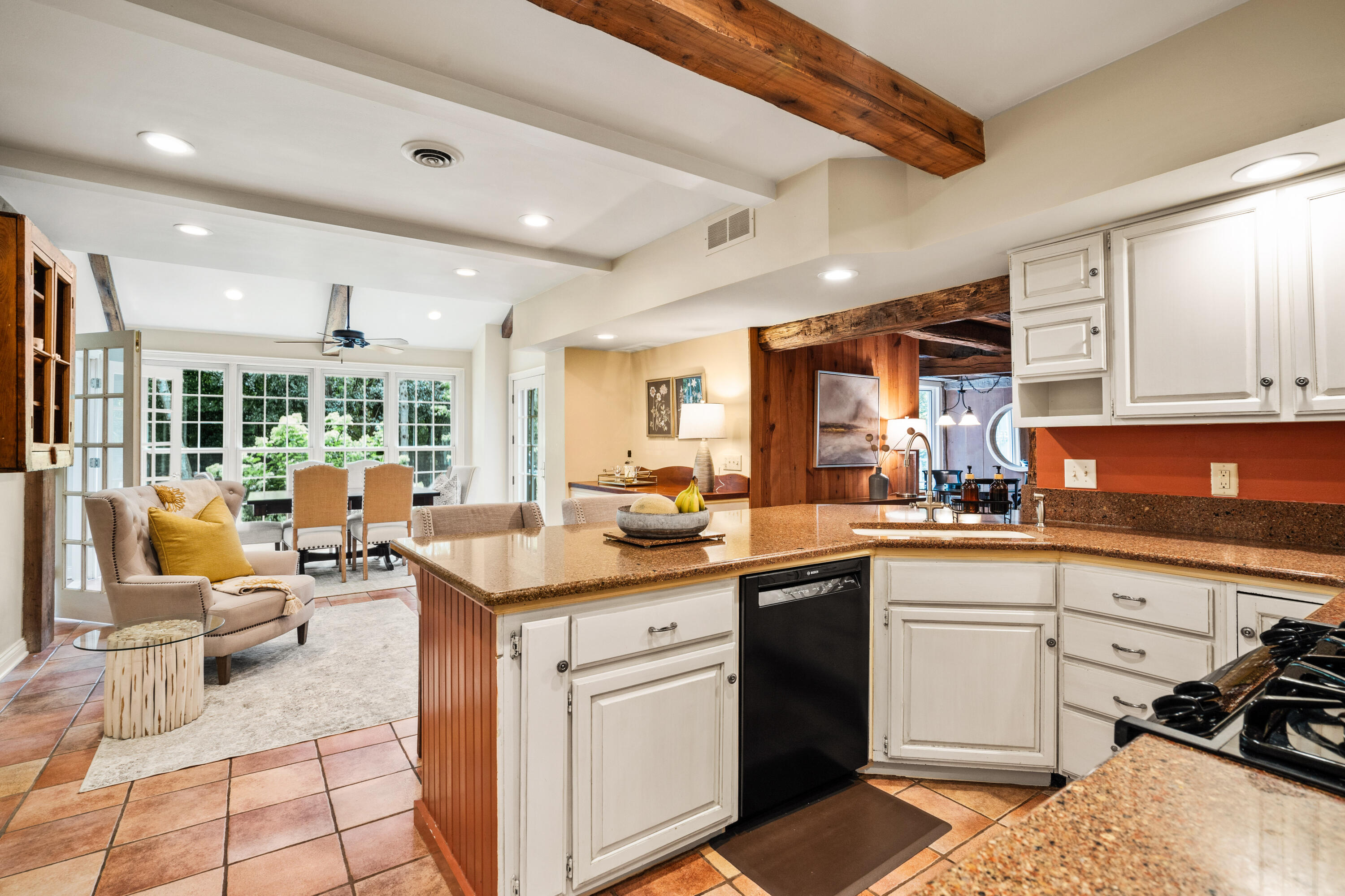 425 W Appletree Ct