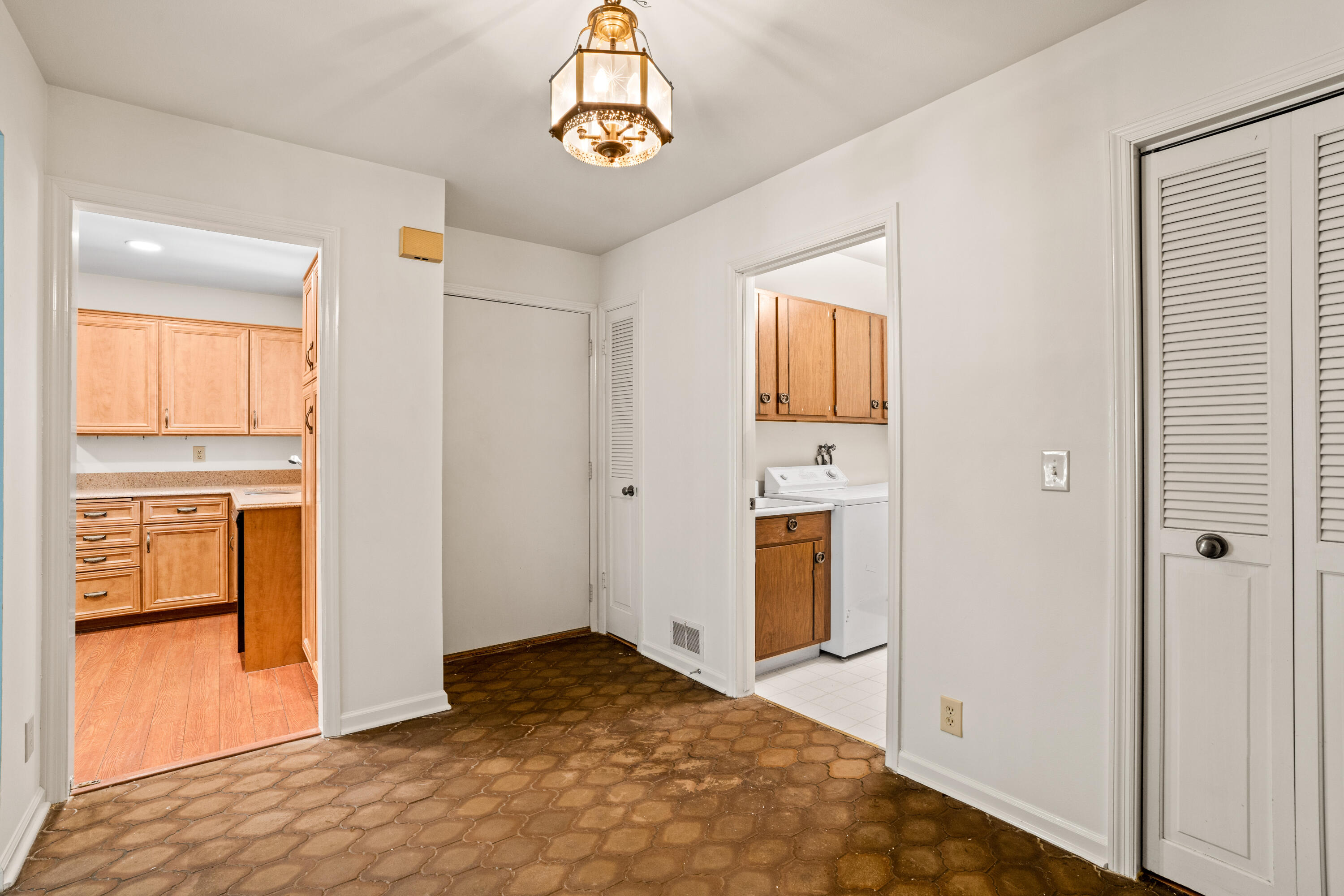 2324 W Cumberland Ct