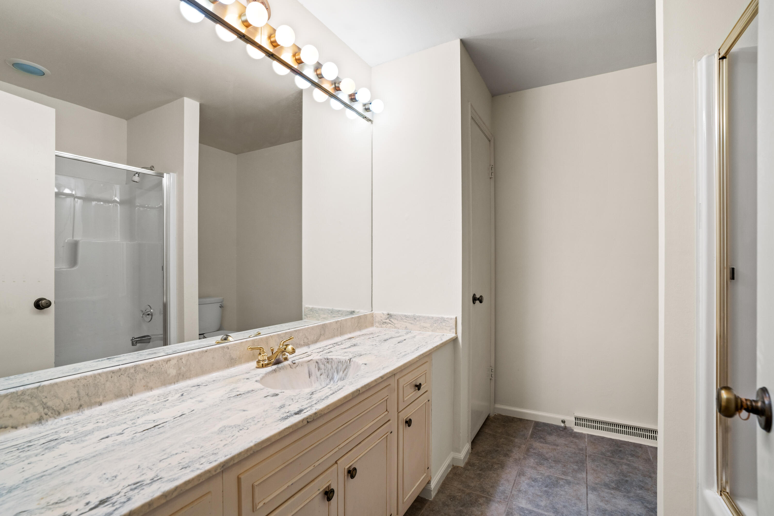 2324 W Cumberland Ct