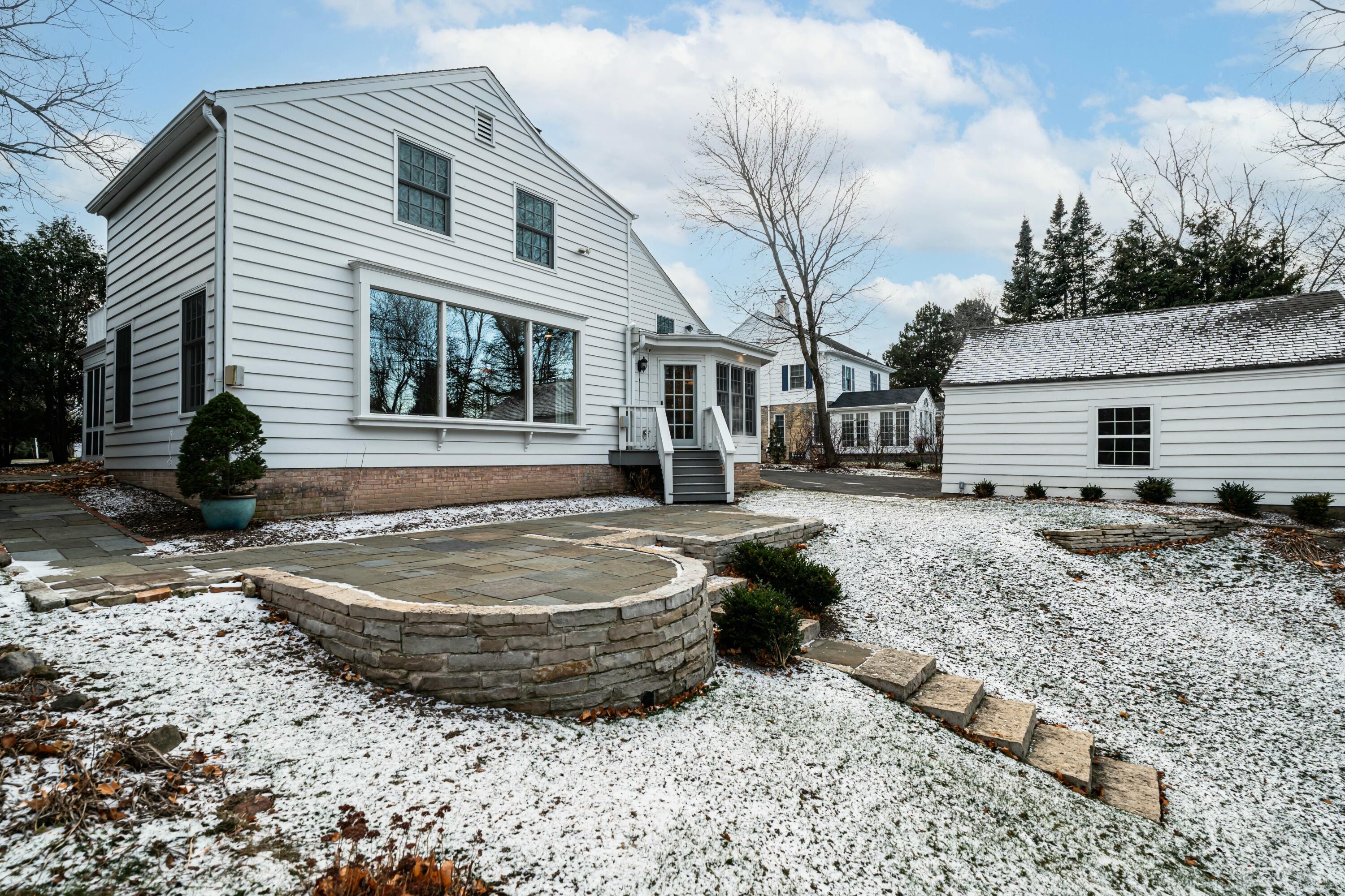 708 E Green Tree Rd