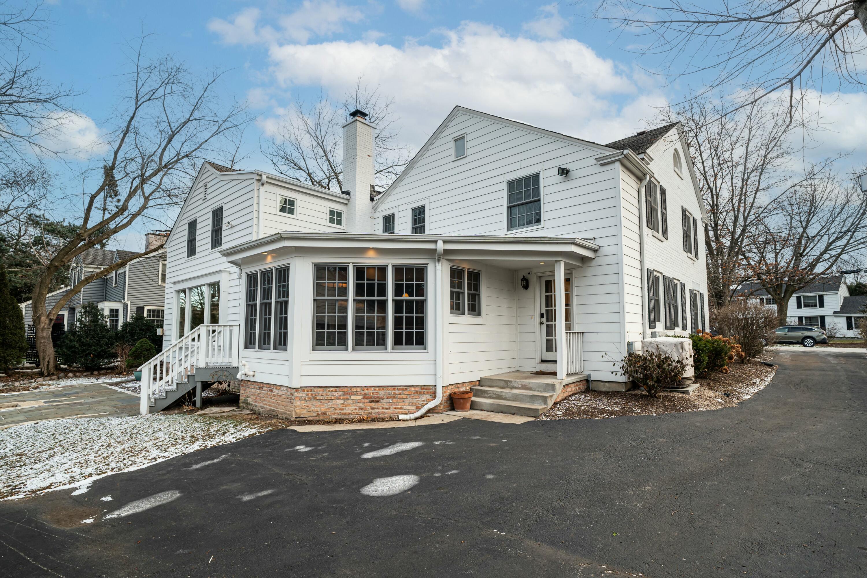 708 E Green Tree Rd