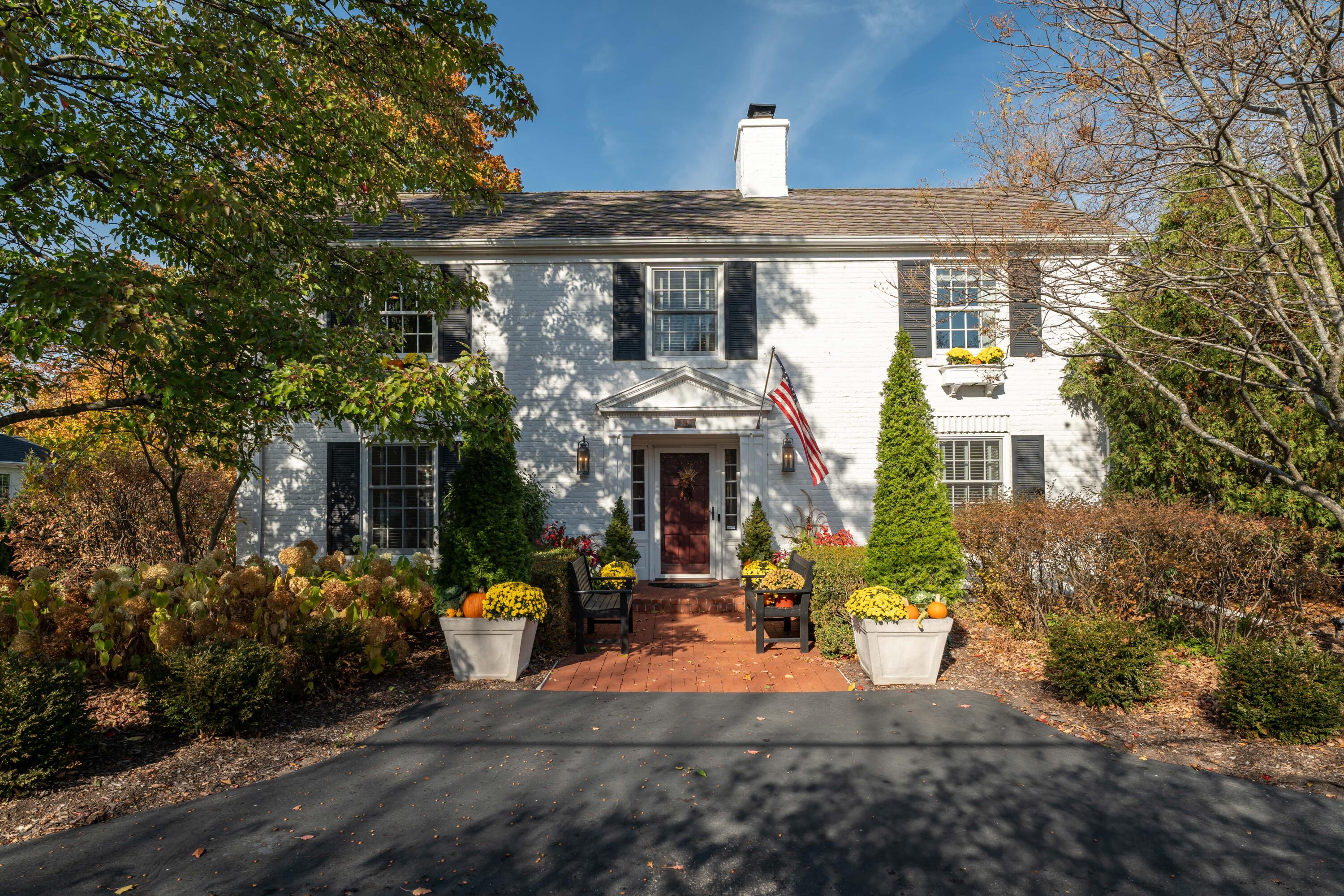 708 E Green Tree Rd