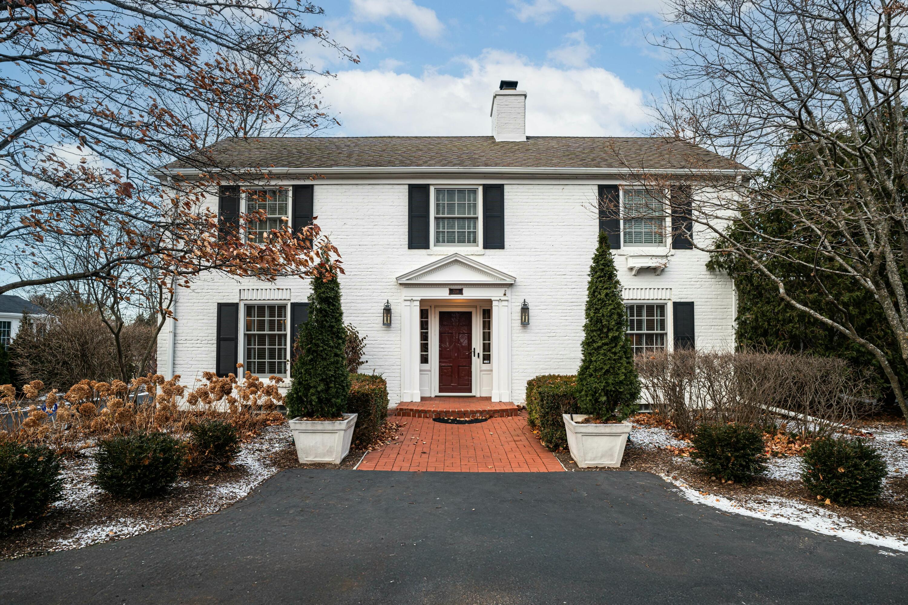 708 E Green Tree Rd