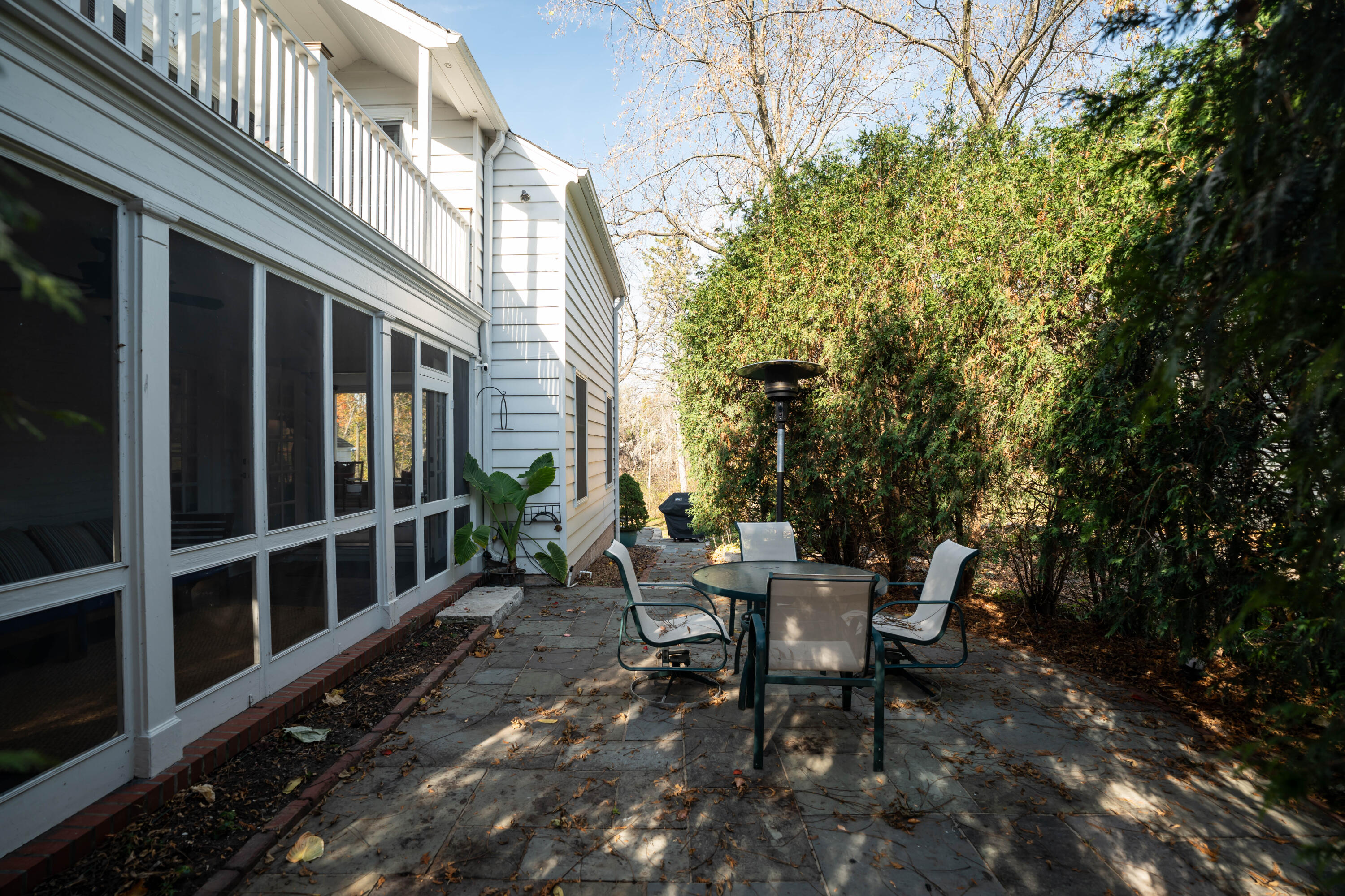 708 E Green Tree Rd