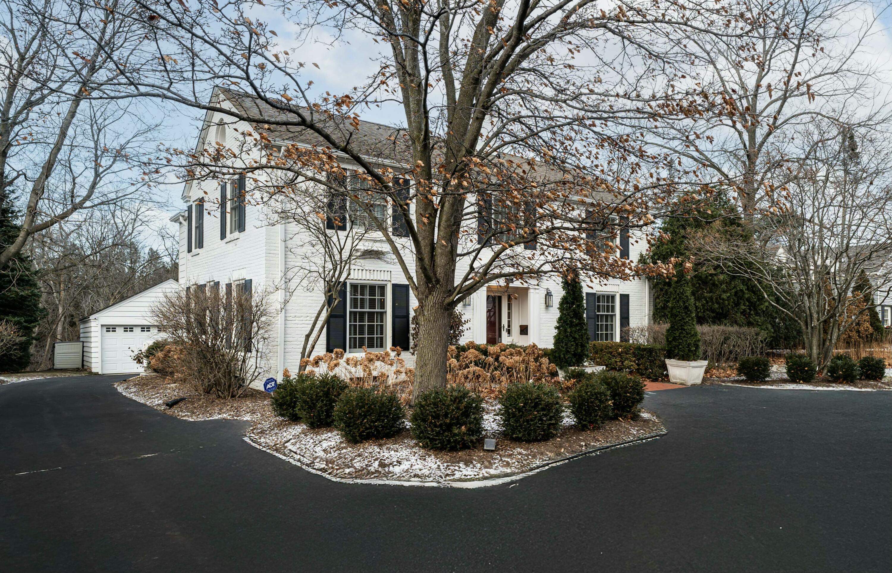708 E Green Tree Rd