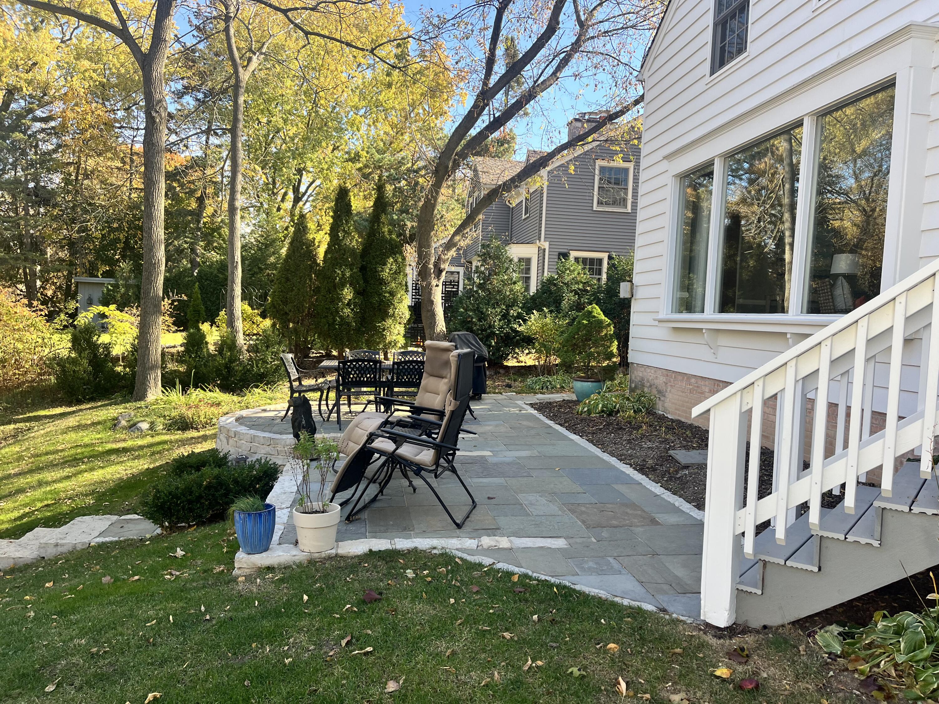 708 E Green Tree Rd