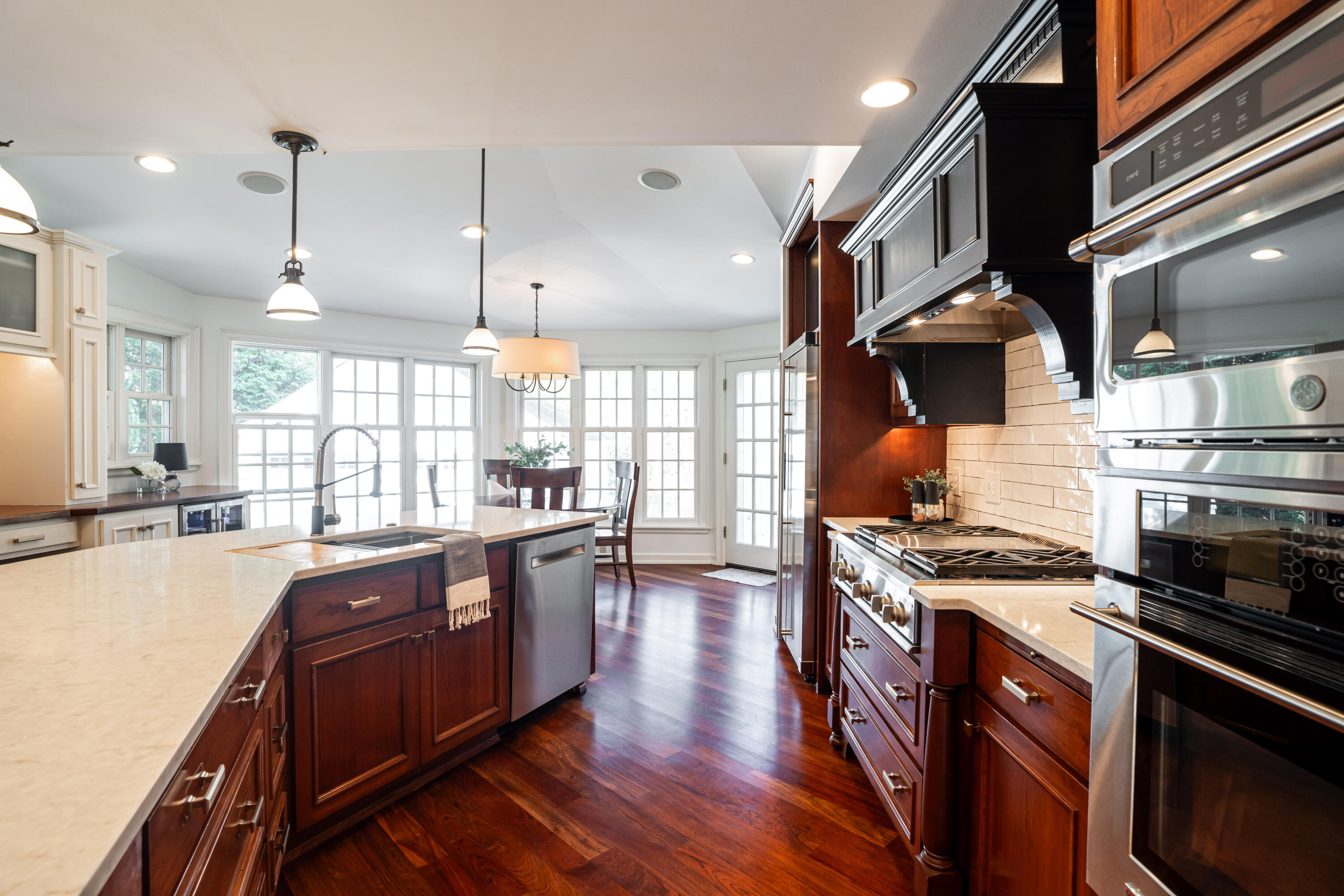 708 E Green Tree Rd