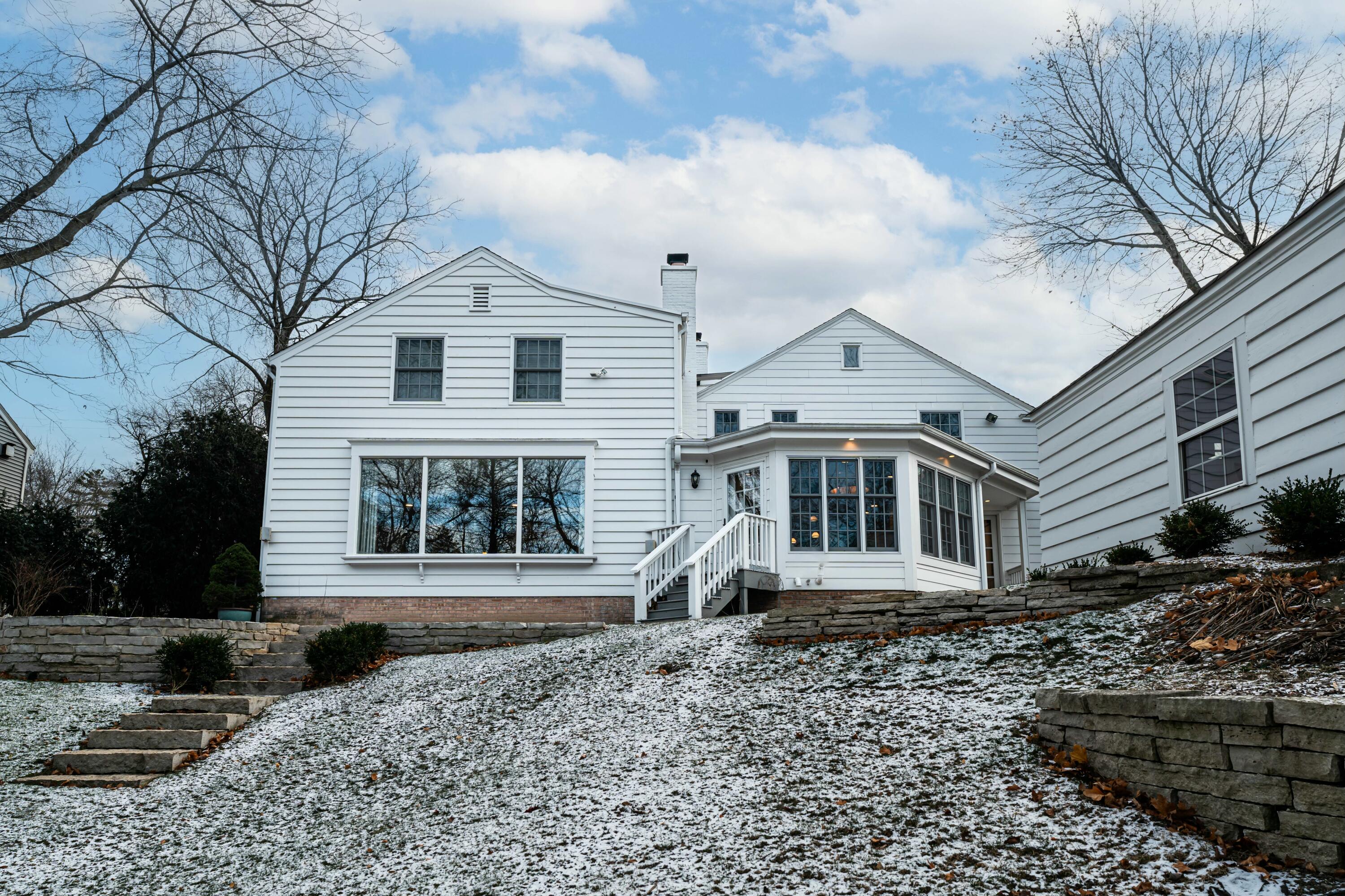 708 E Green Tree Rd