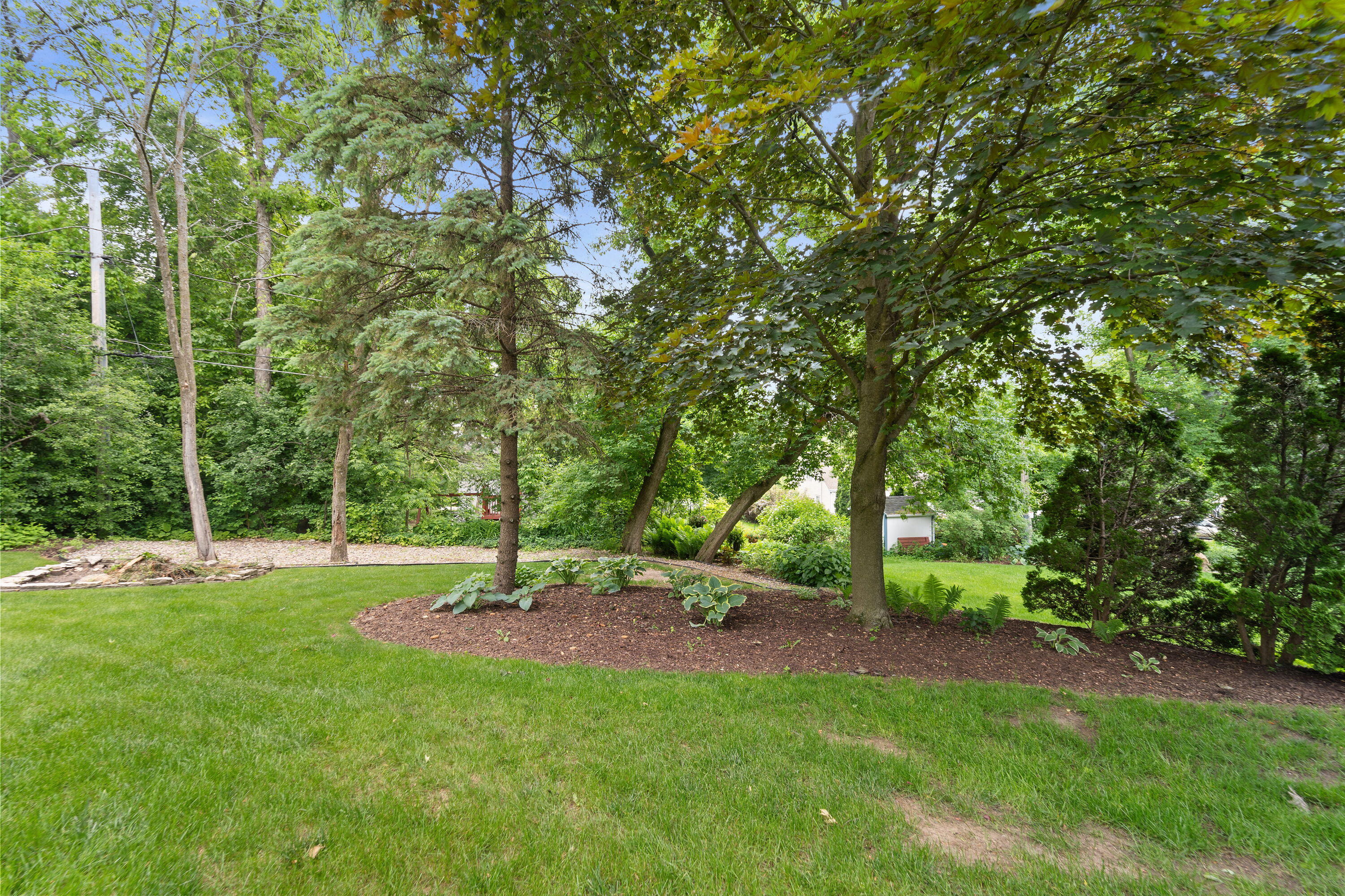1060 Hawthorne Ln