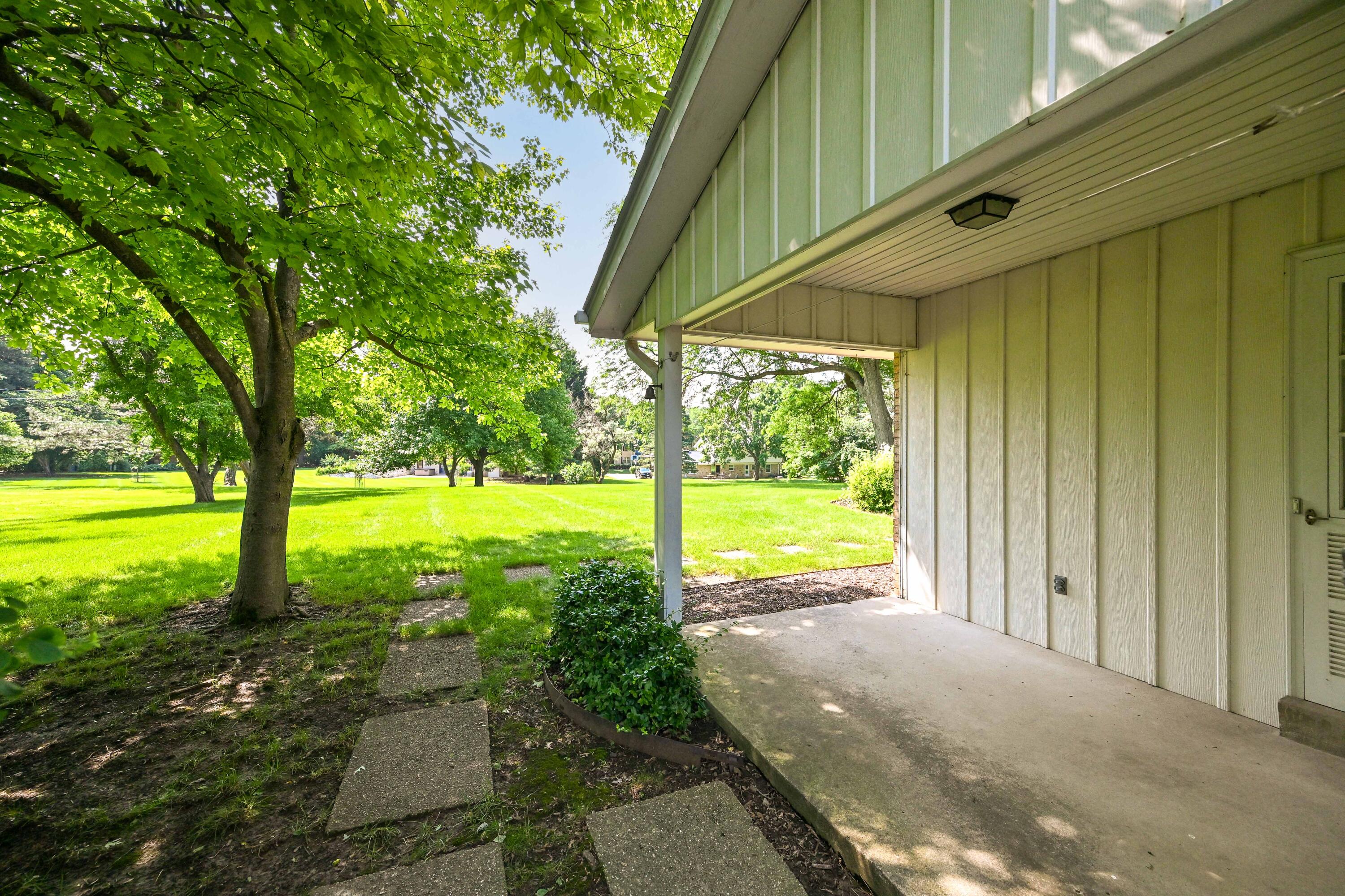 8081 Fielding Ln