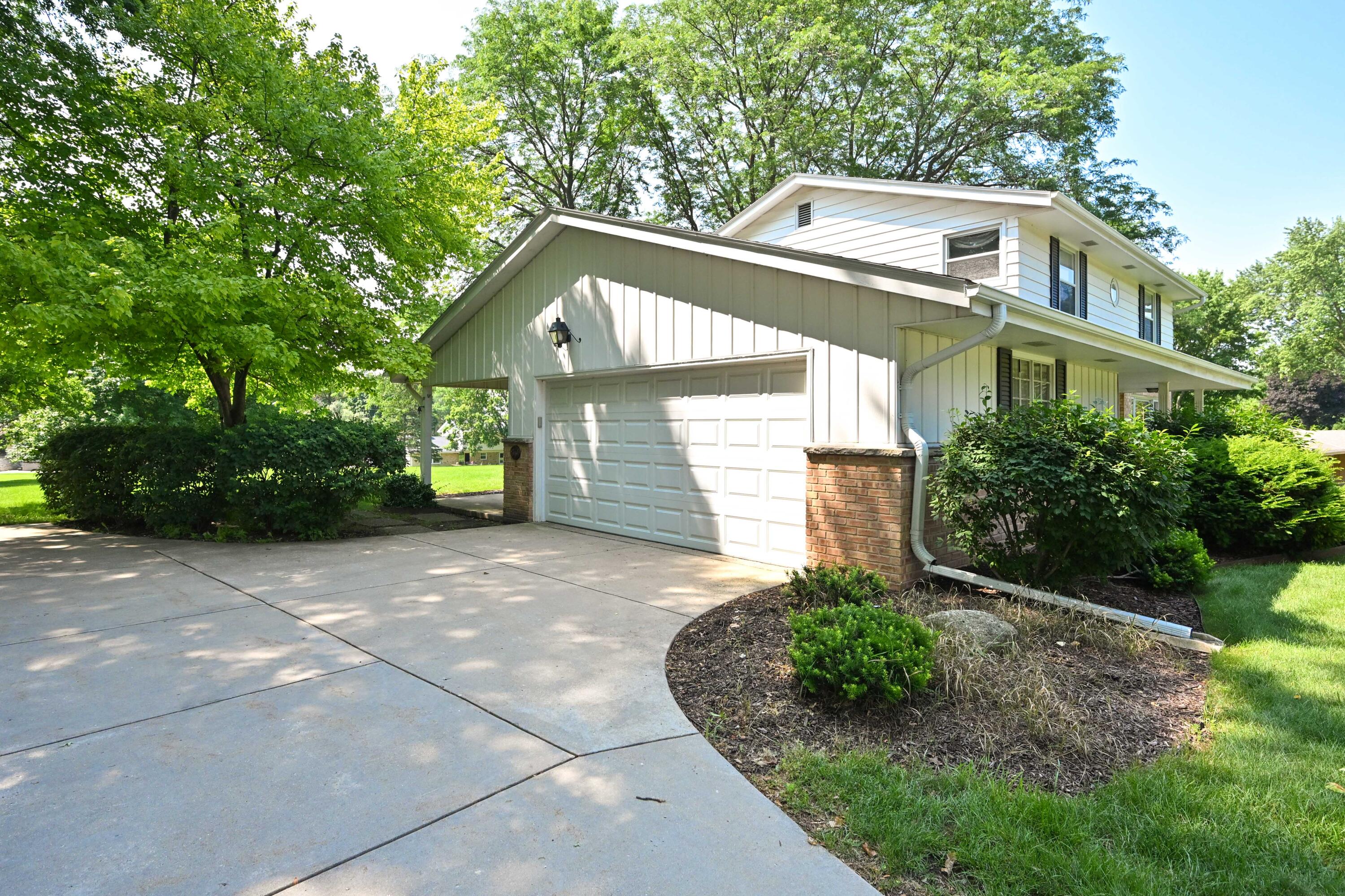 8081 Fielding Ln
