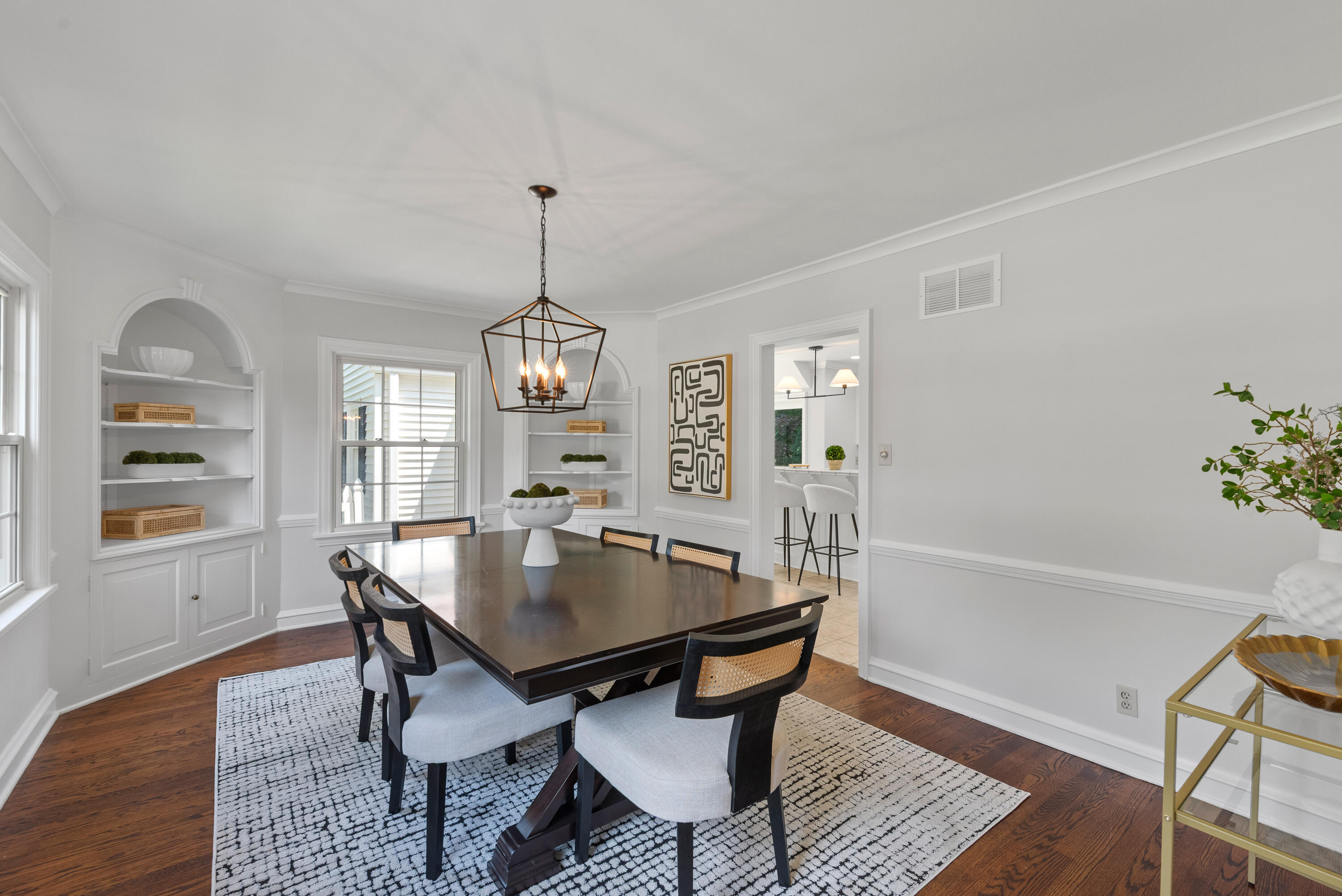 805 E Green Tree Rd