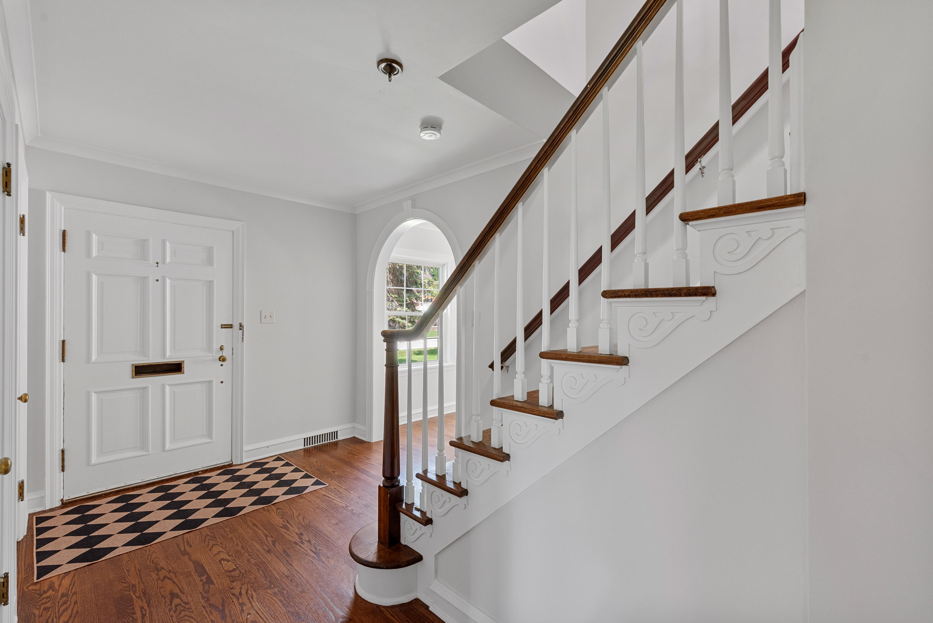 805 E Green Tree Rd