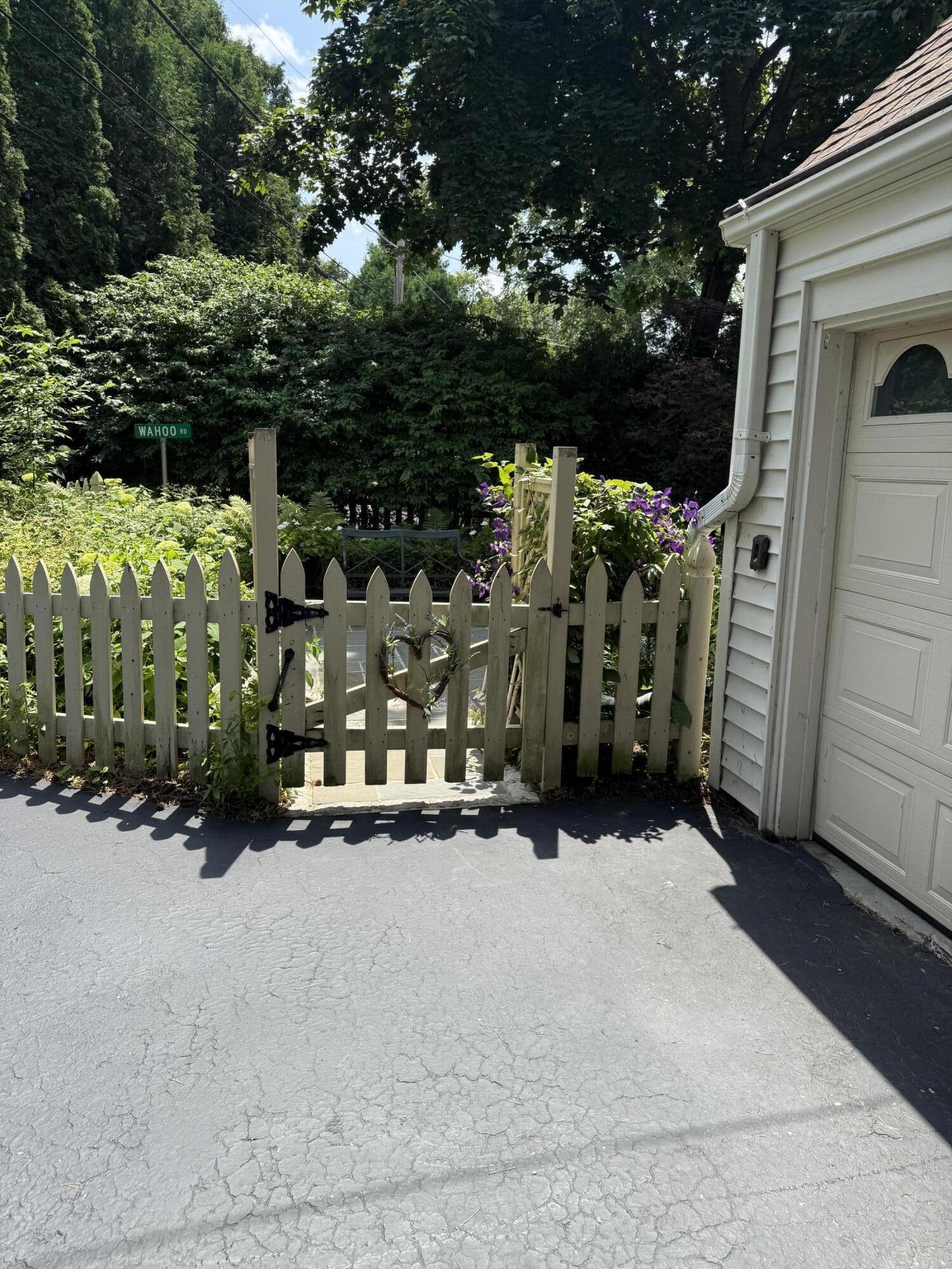 805 E Green Tree Rd