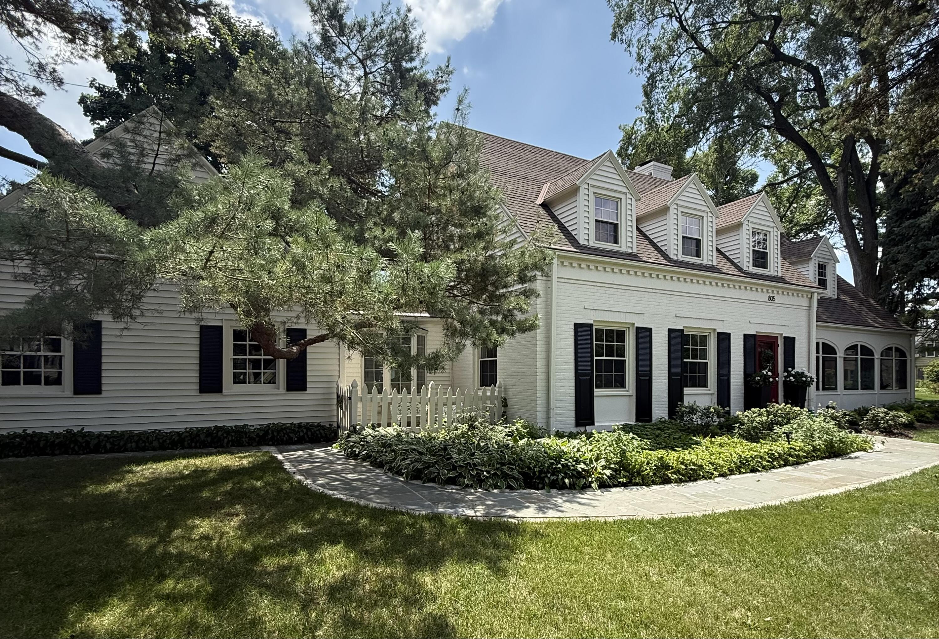 805 E Green Tree Rd