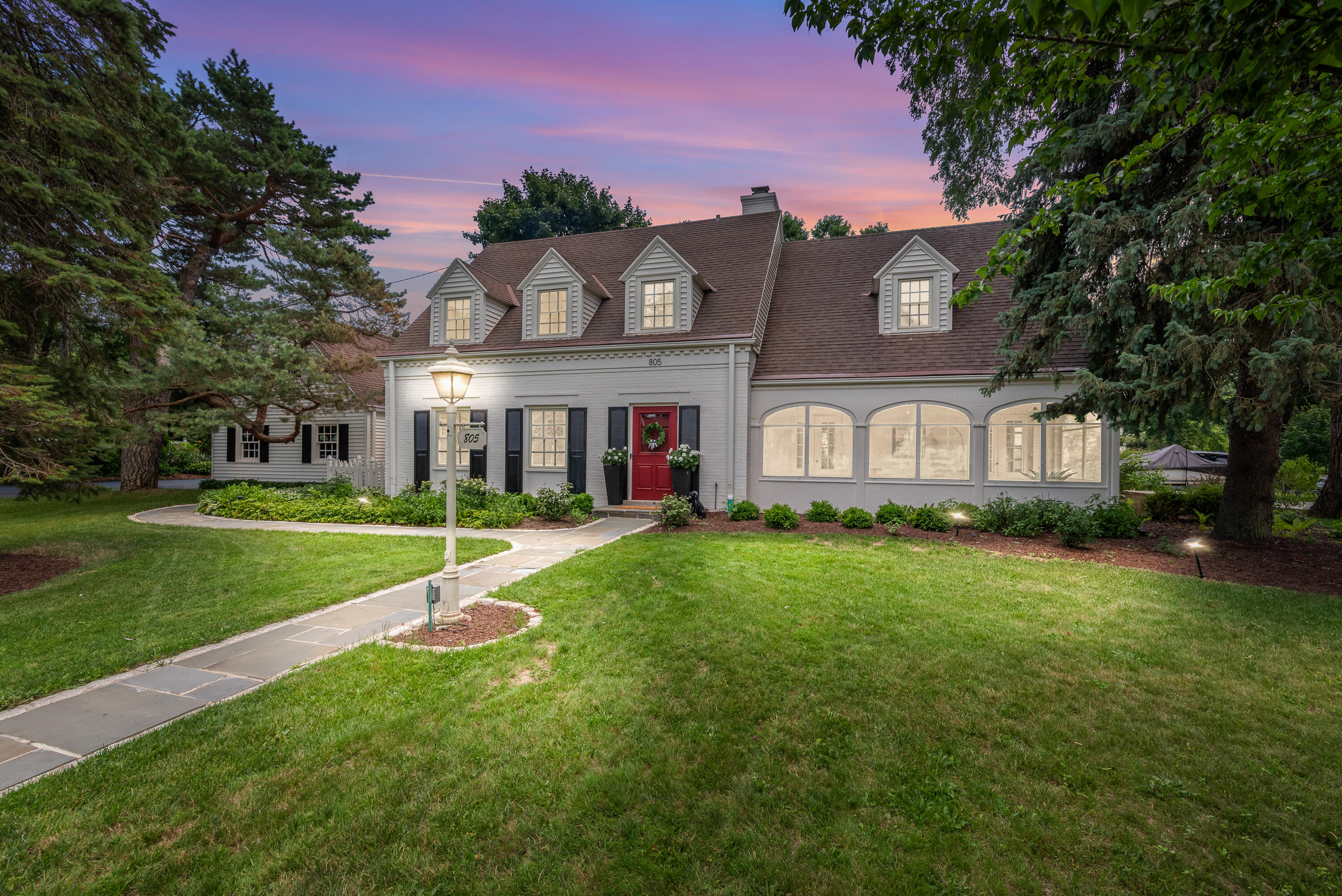 805 E Green Tree Rd