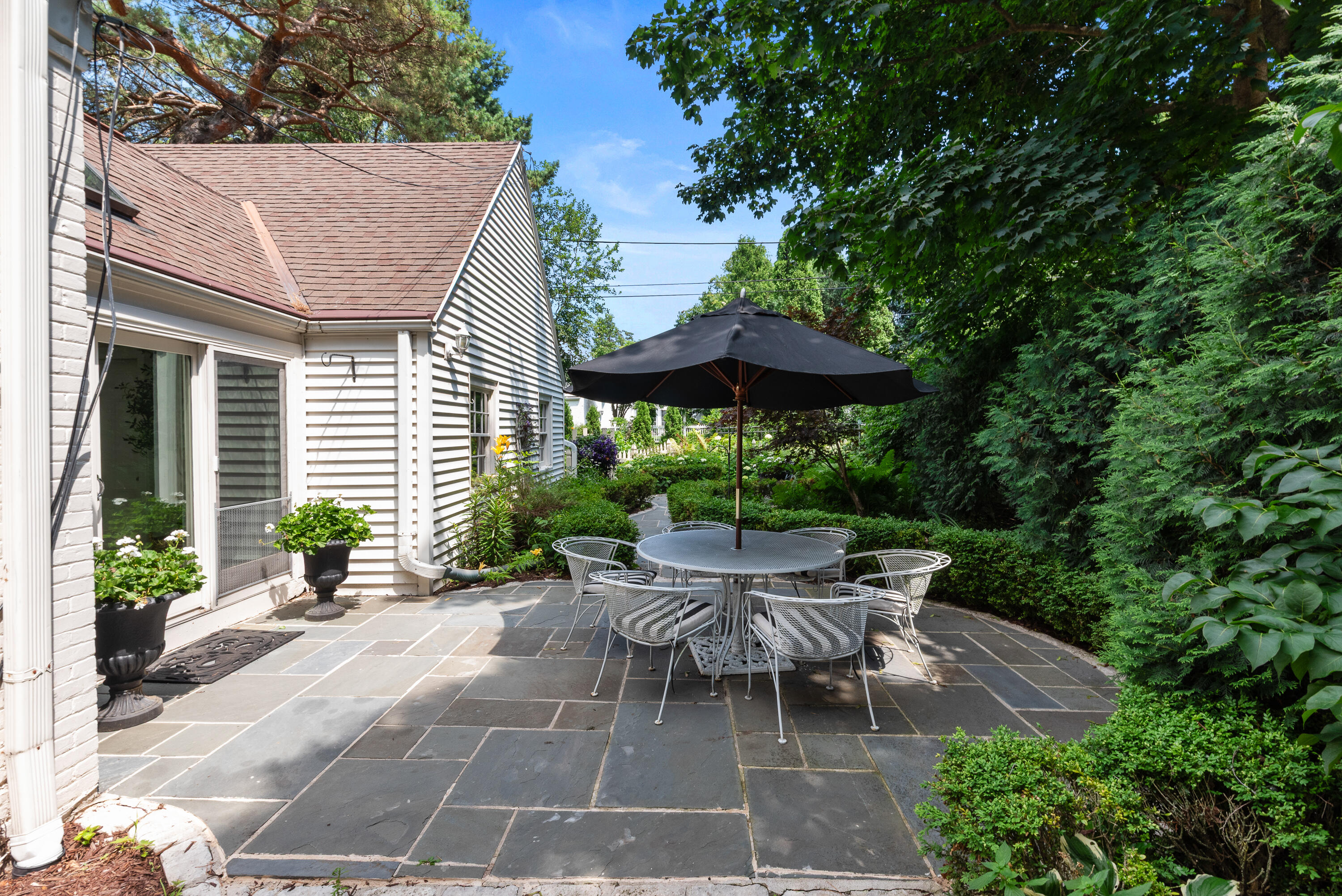 805 E Green Tree Rd