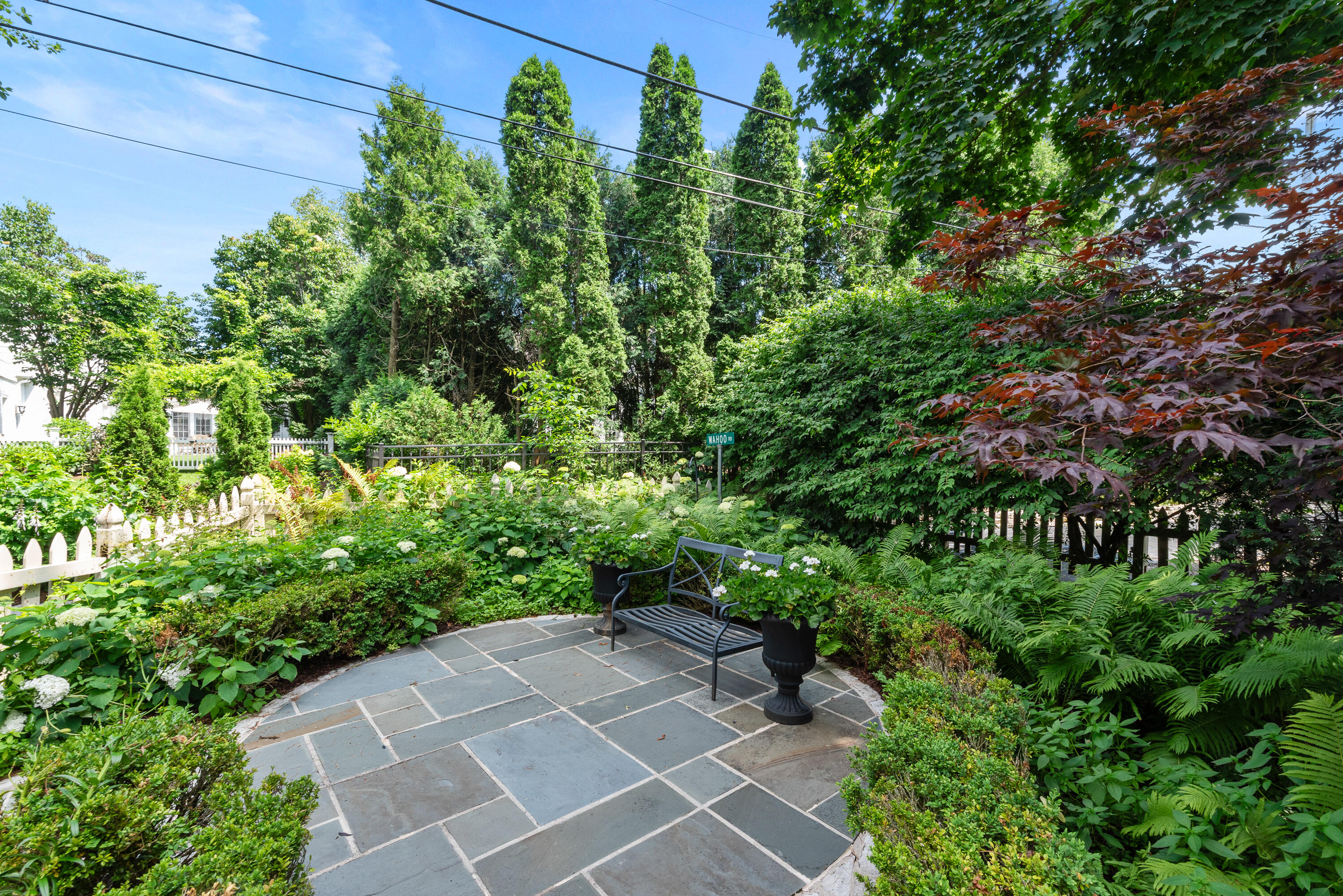 805 E Green Tree Rd