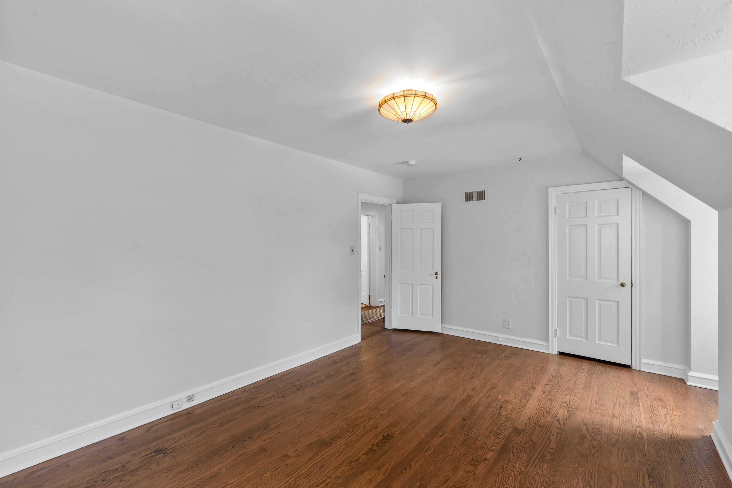 805 E Green Tree Rd