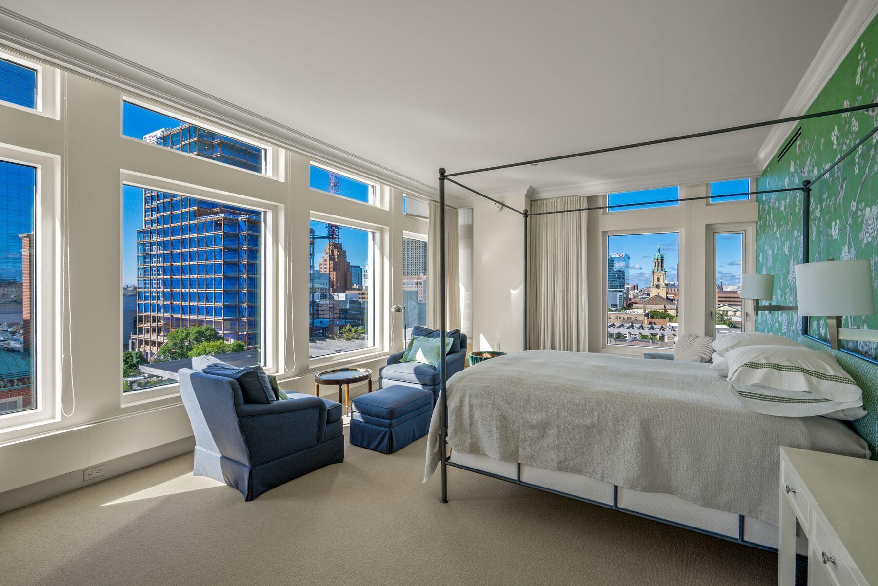 825 N Prospect Ave Unit: 702