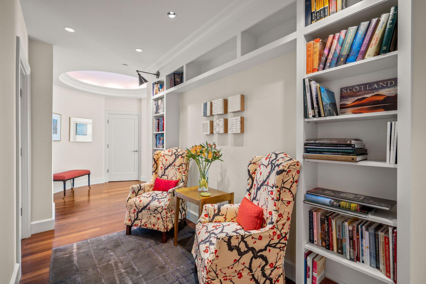 825 N Prospect Ave Unit: 702