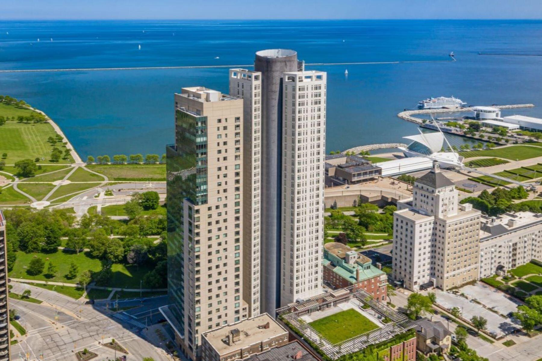825 N Prospect Ave Unit: 702