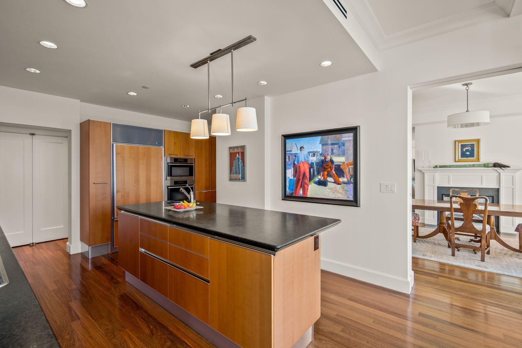 825 N Prospect Ave Unit: 702