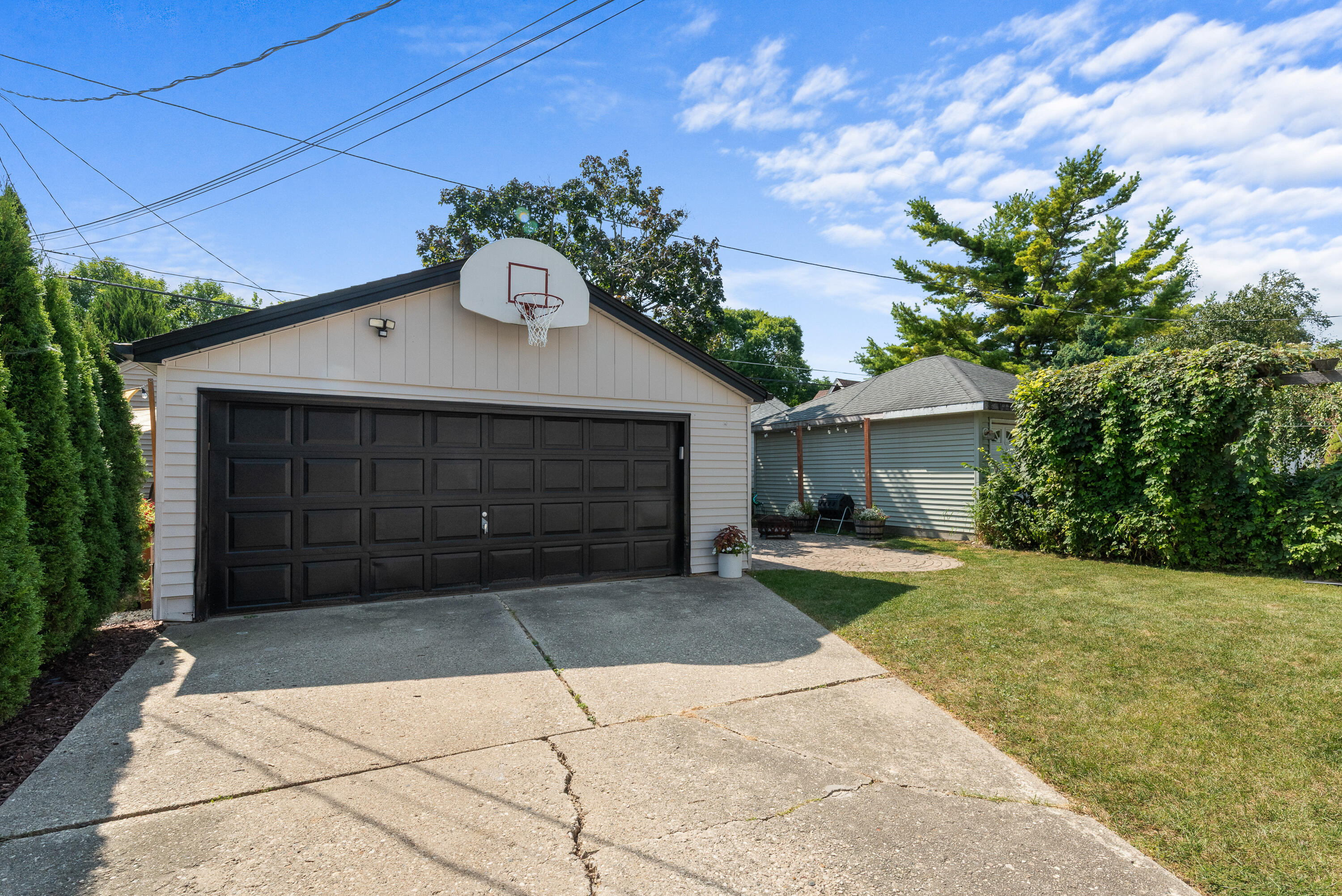 8315 Portland Ave