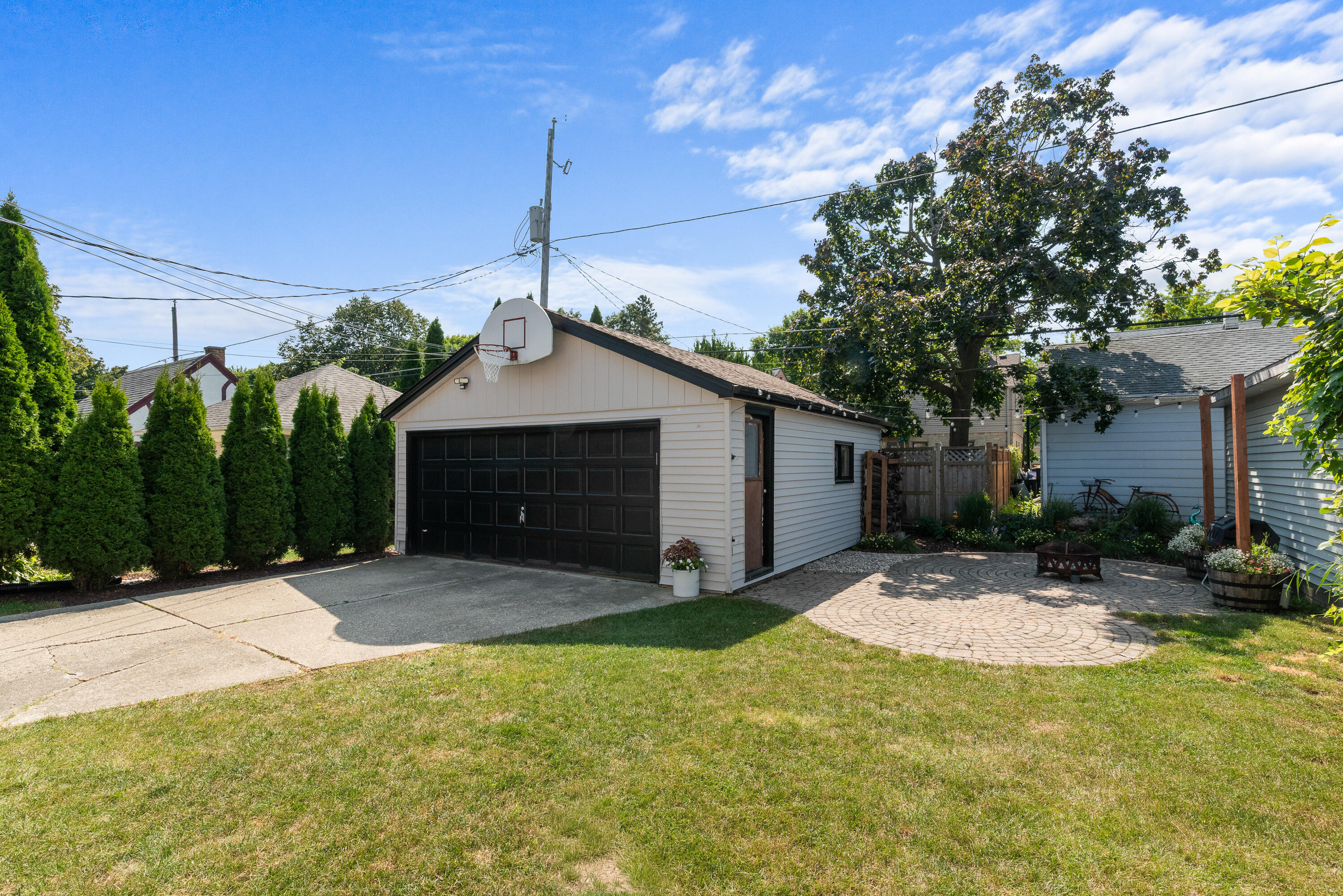 8315 Portland Ave