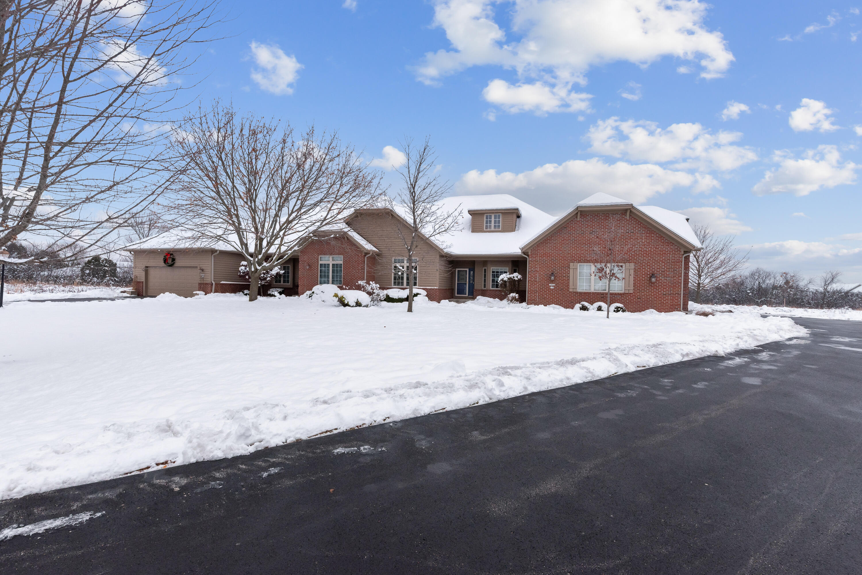 10946 N Essex Dr