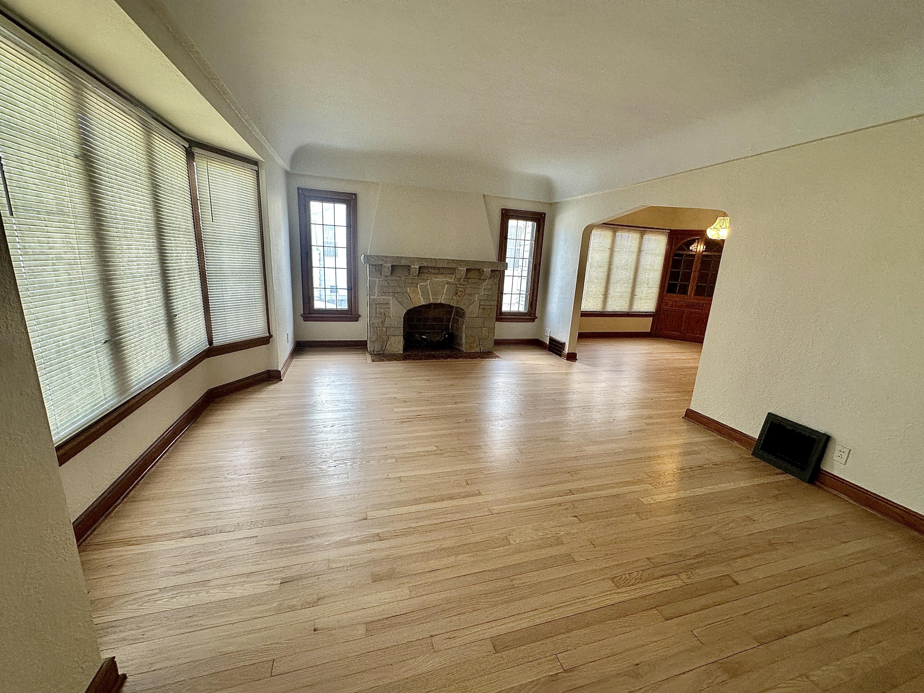 3125 N 48th St Unit: 3127