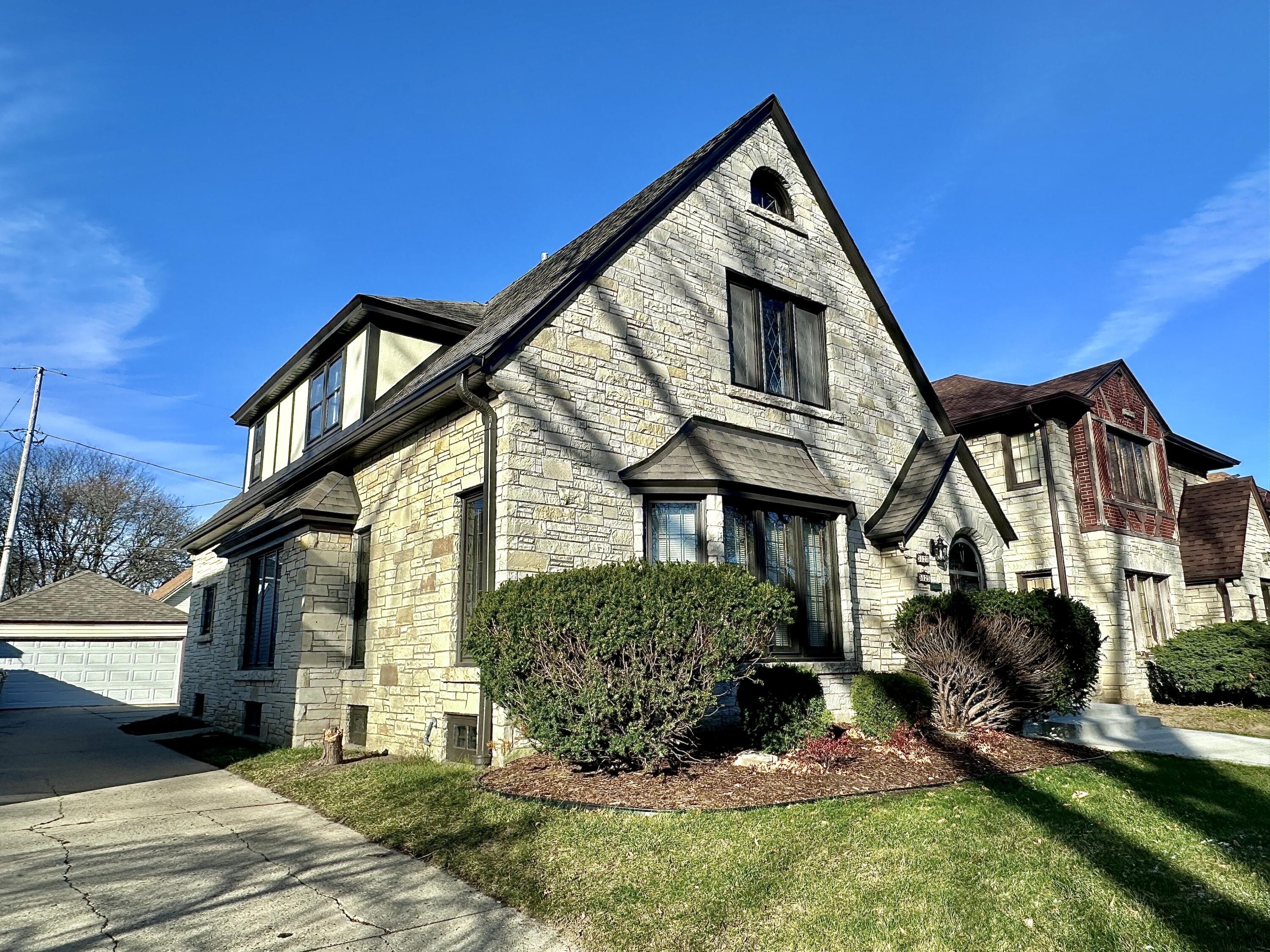 3125 N 48th St Unit: 3127
