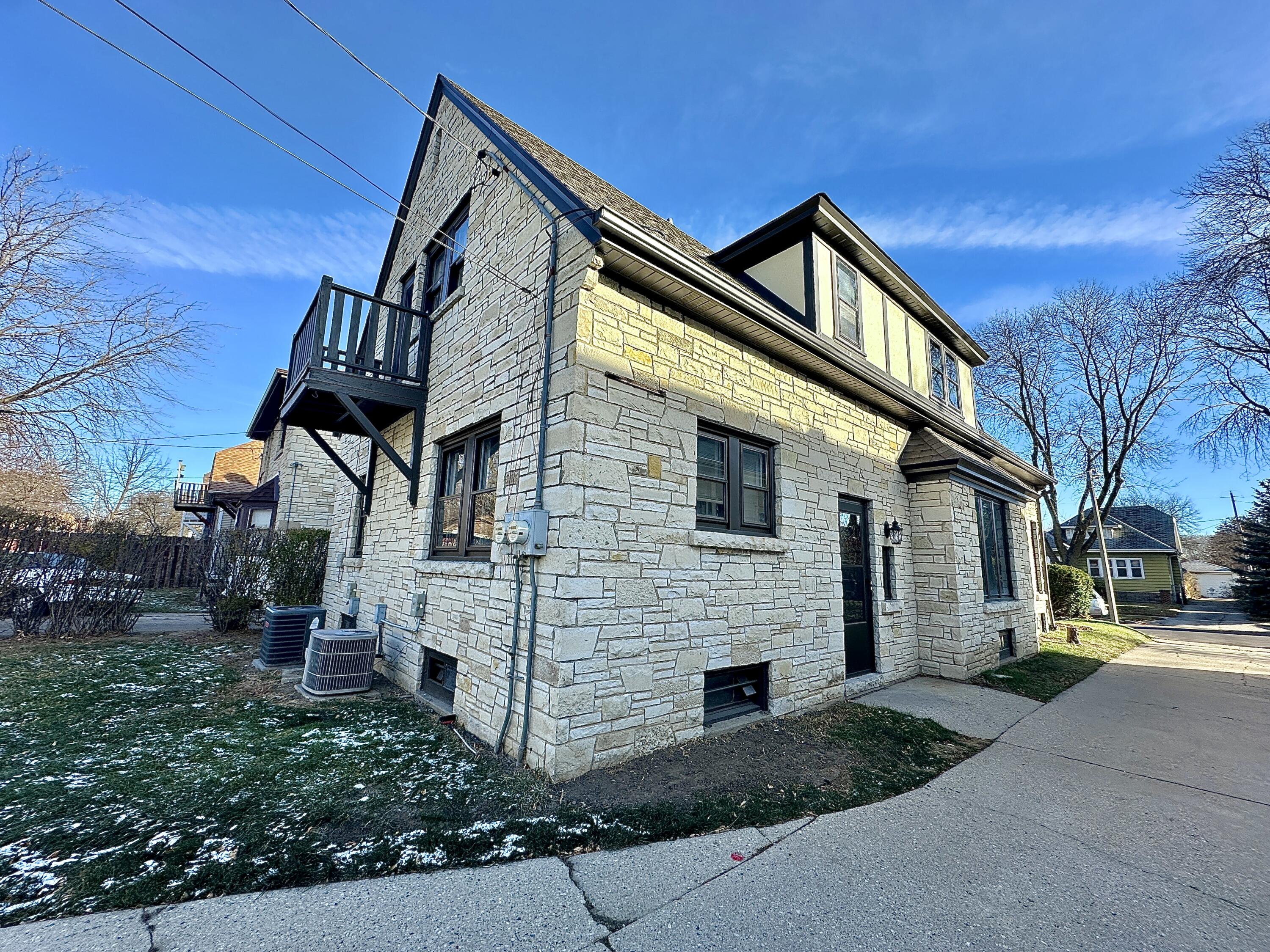 3125 N 48th St Unit: 3127
