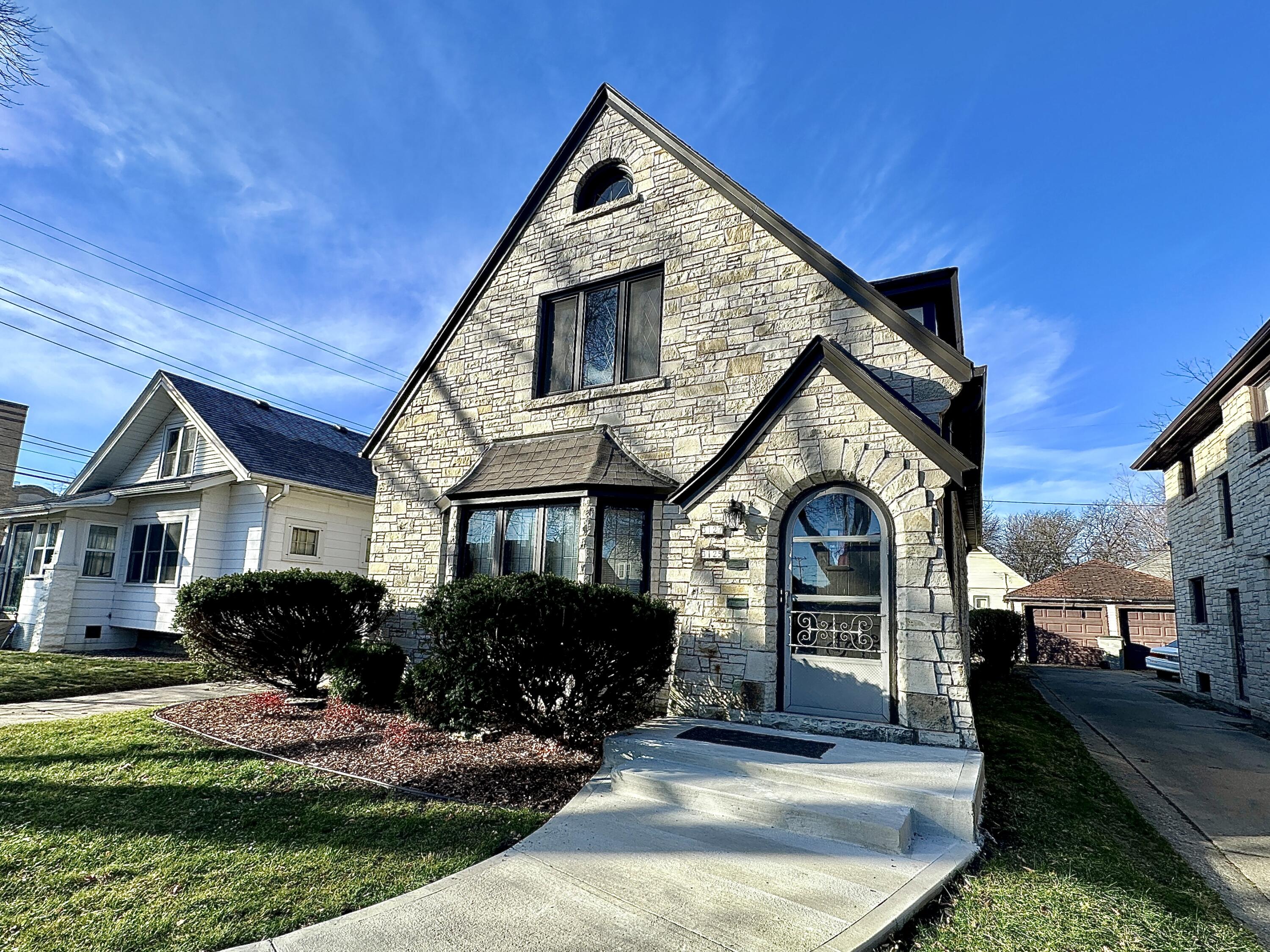3125 N 48th St Unit: 3127