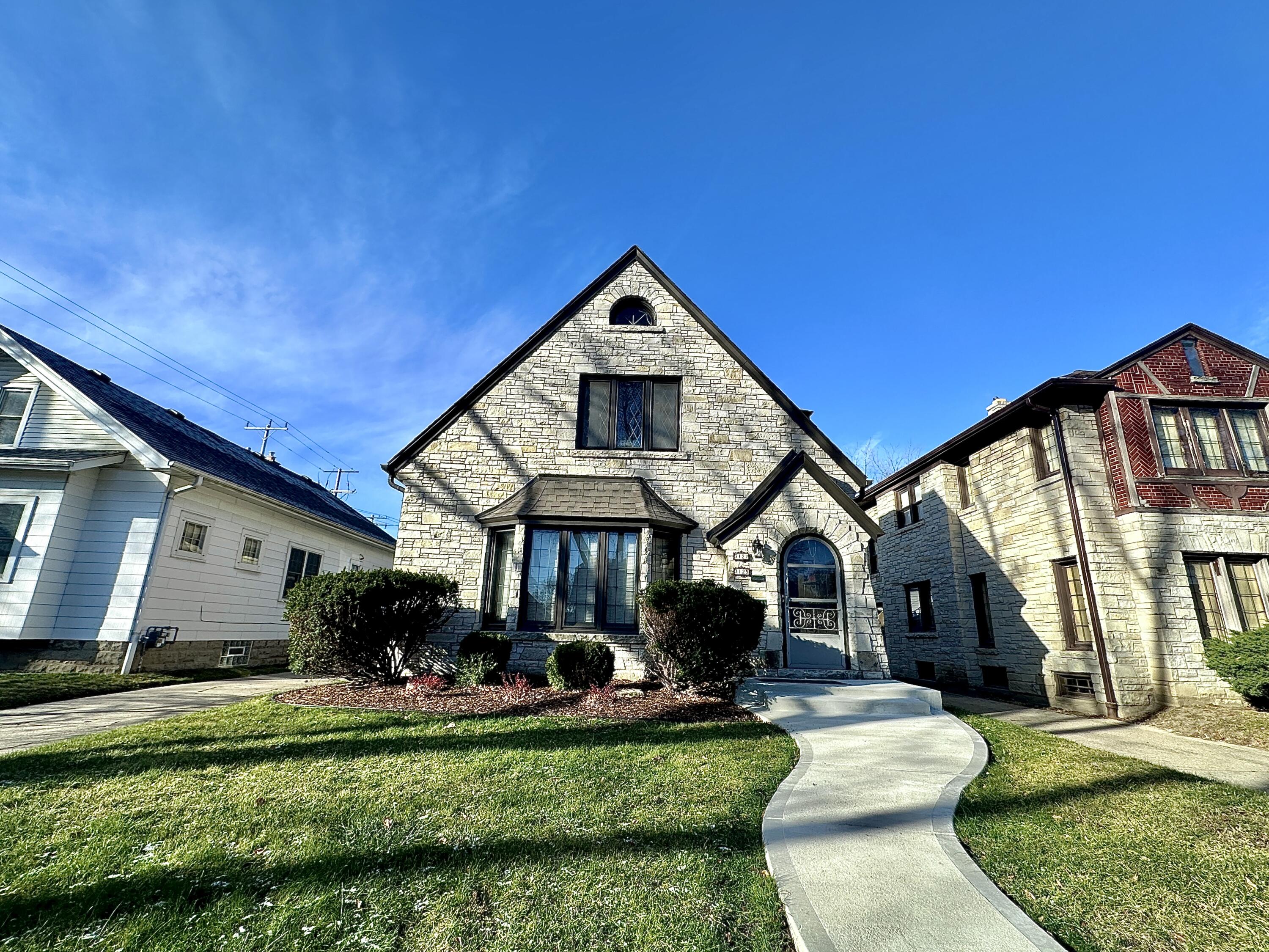 3125 N 48th St Unit: 3127