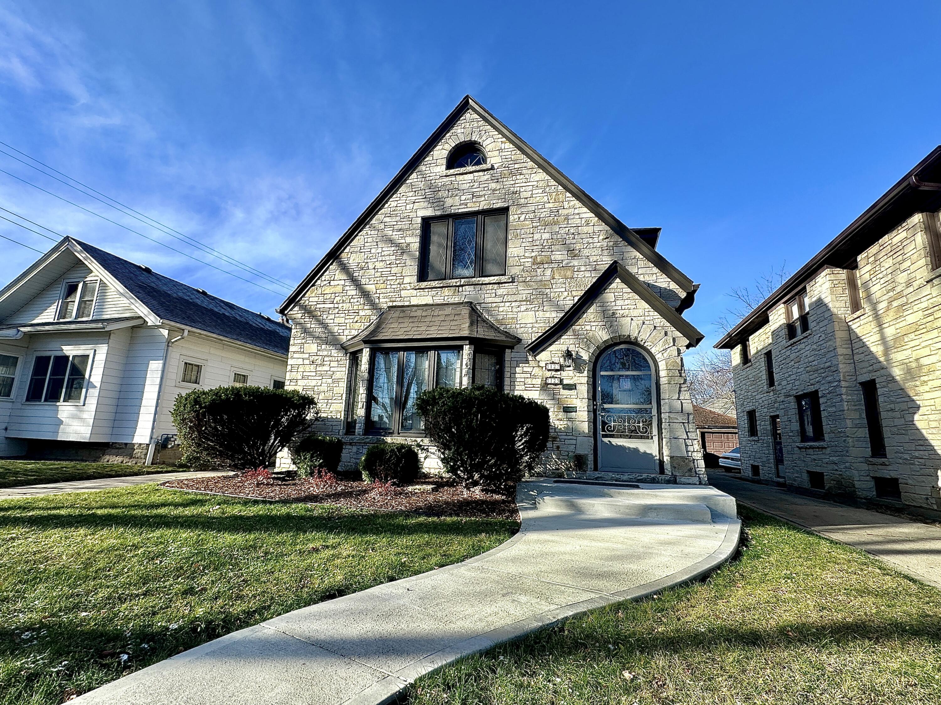 3125 N 48th St Unit: 3127