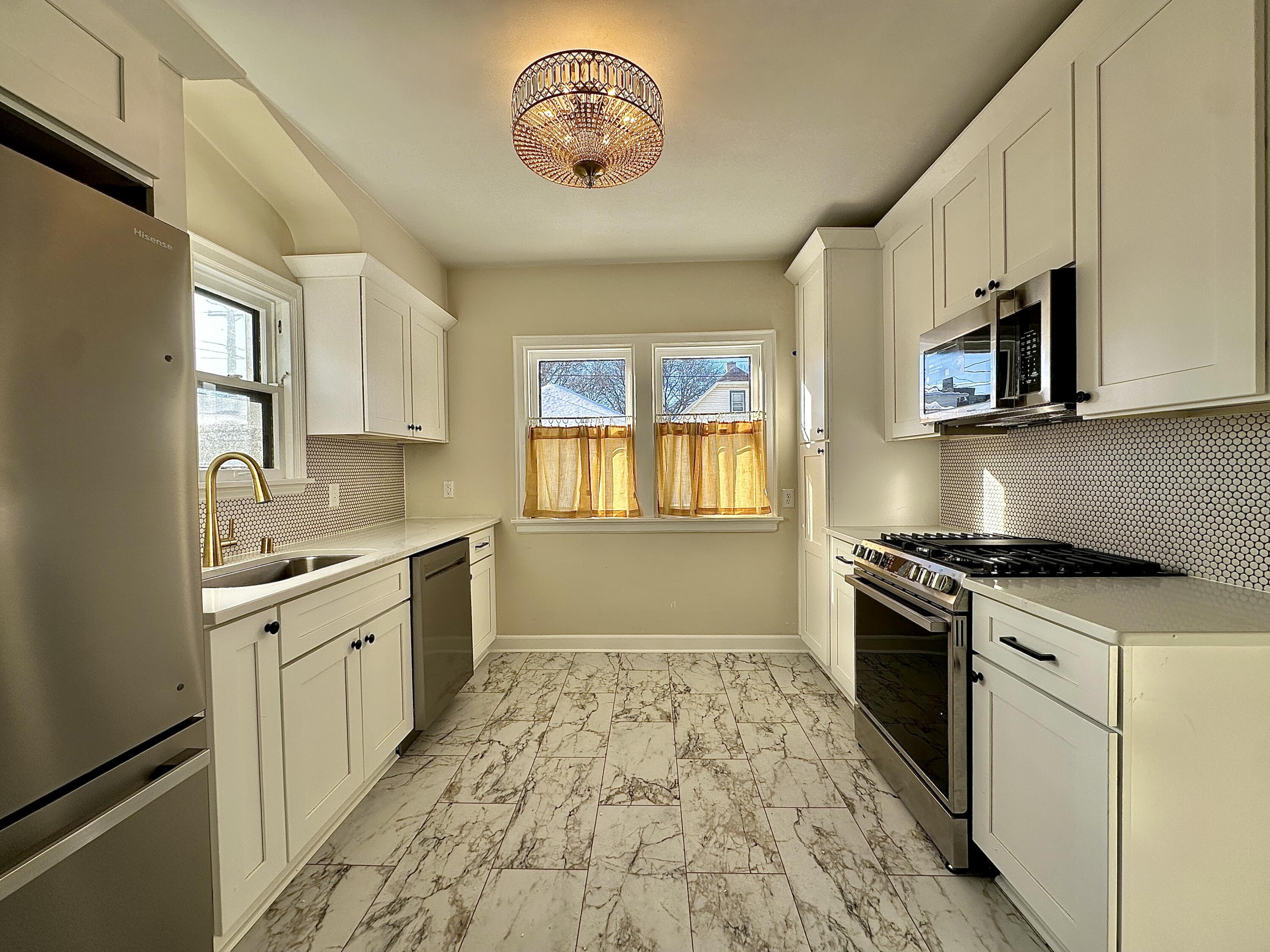 3125 N 48th St Unit: 3127