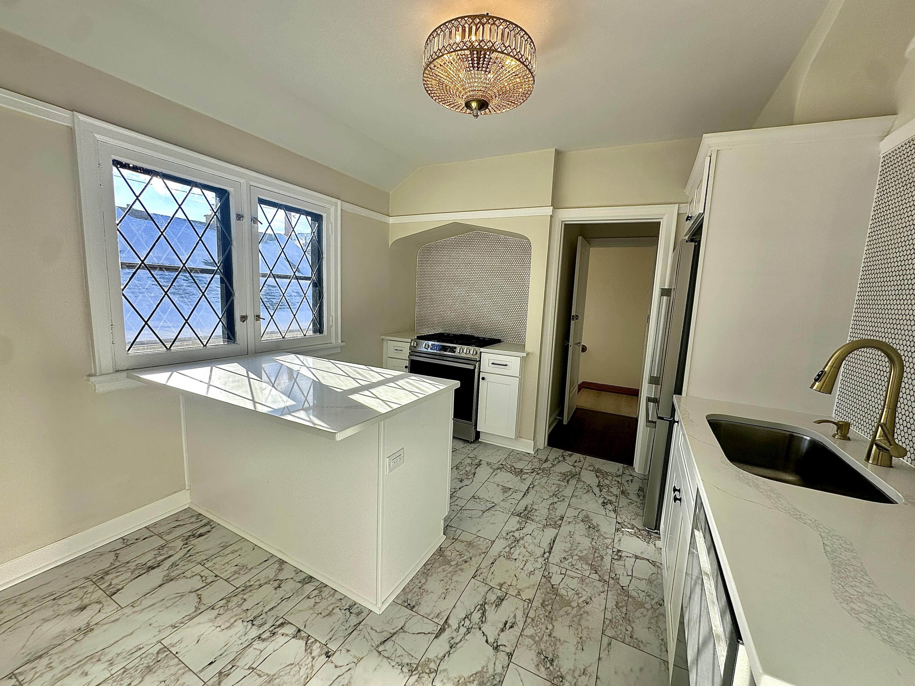 3125 N 48th St Unit: 3127